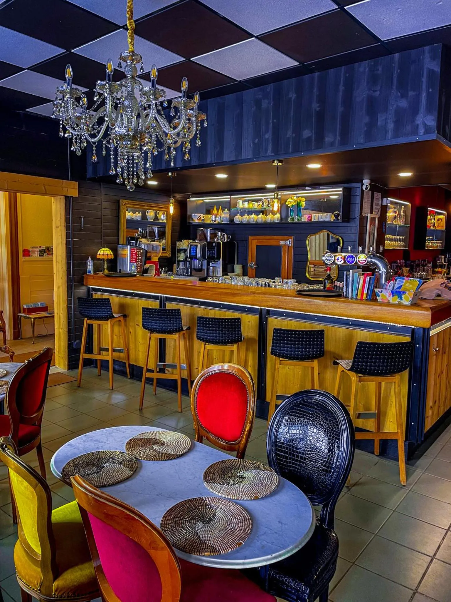 Restaurant/places to eat in Hôtel Restaurant Continental