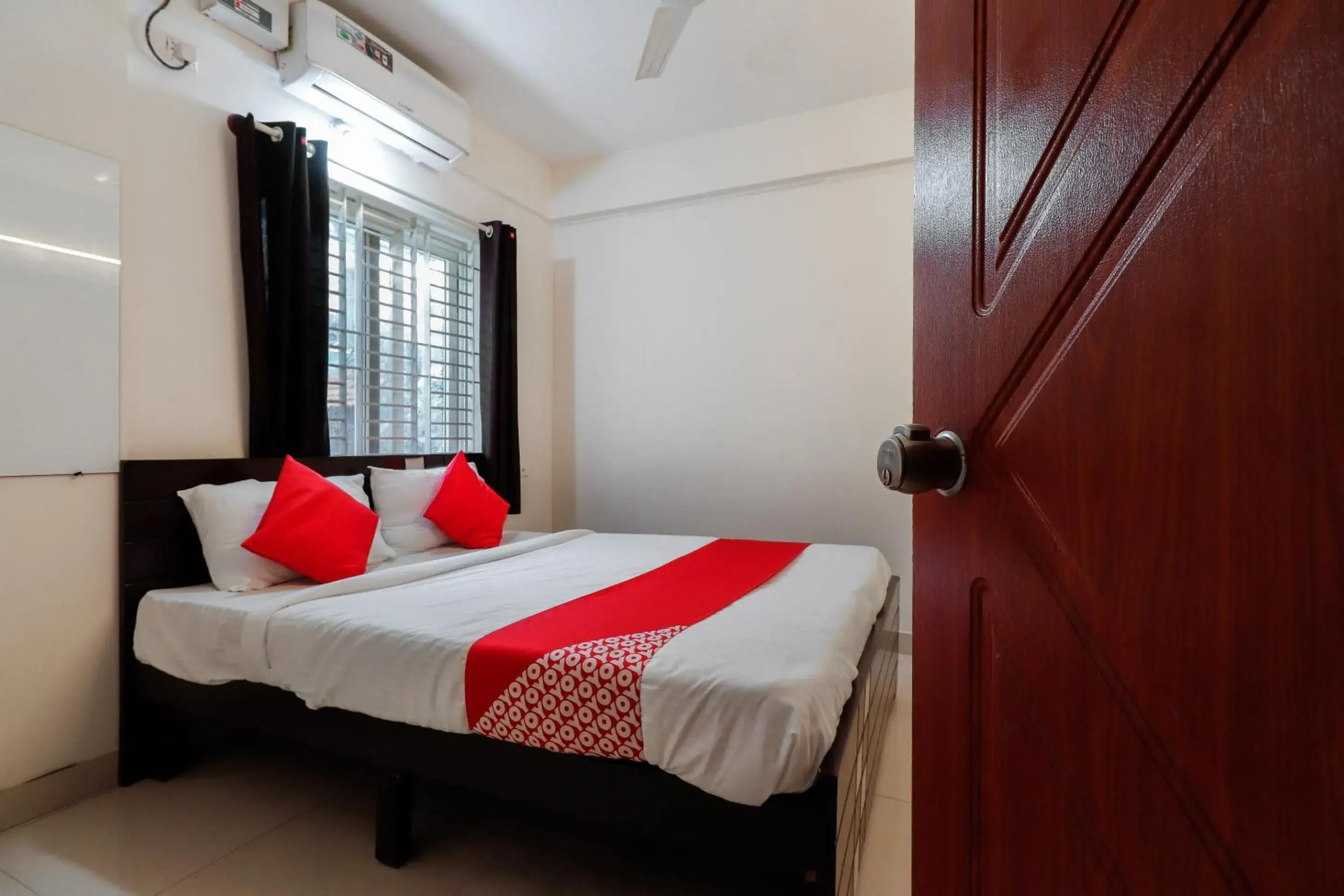 Bedroom, Bed in Collection O Rajajinagar Industrial Estate Bedroom, Bed in Collection O Rajajinagar Industrial Estate