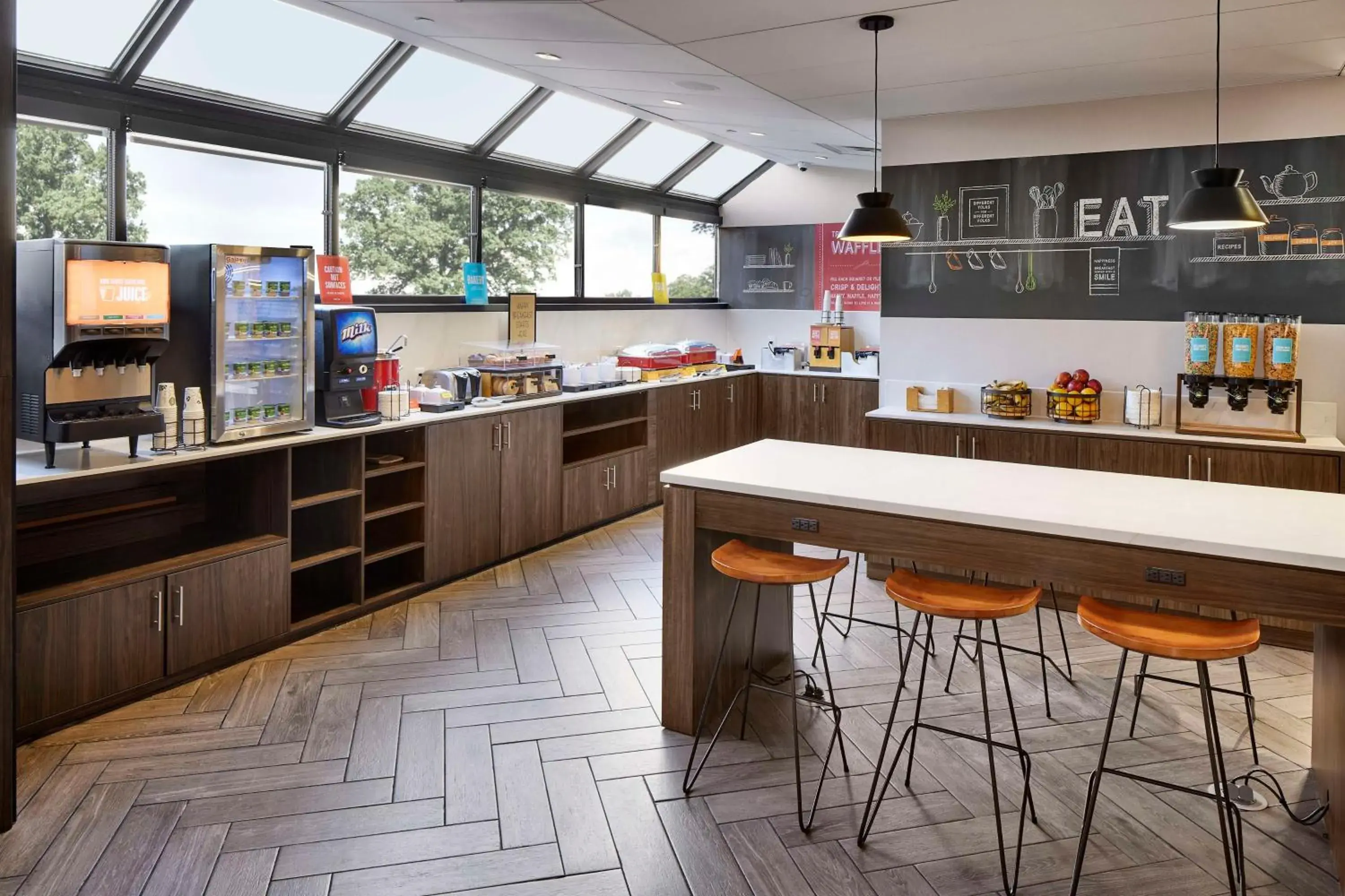 Breakfast in Hampton Inn Newark Airport Breakfast in Hampton Inn Newark Airport