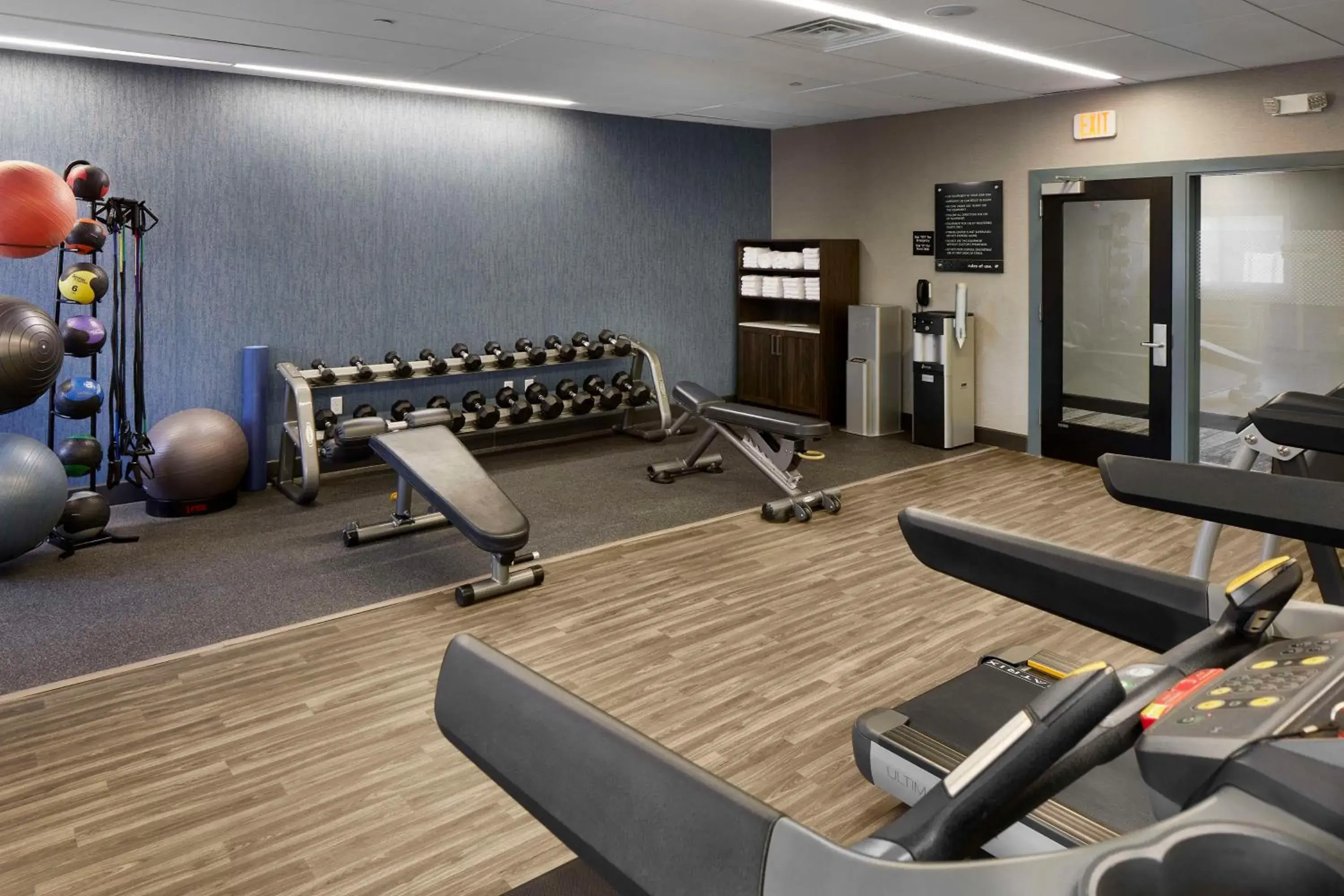 Fitness centre/facilities in Hampton Inn Newark Airport Fitness centre/facilities in Hampton Inn Newark Airport