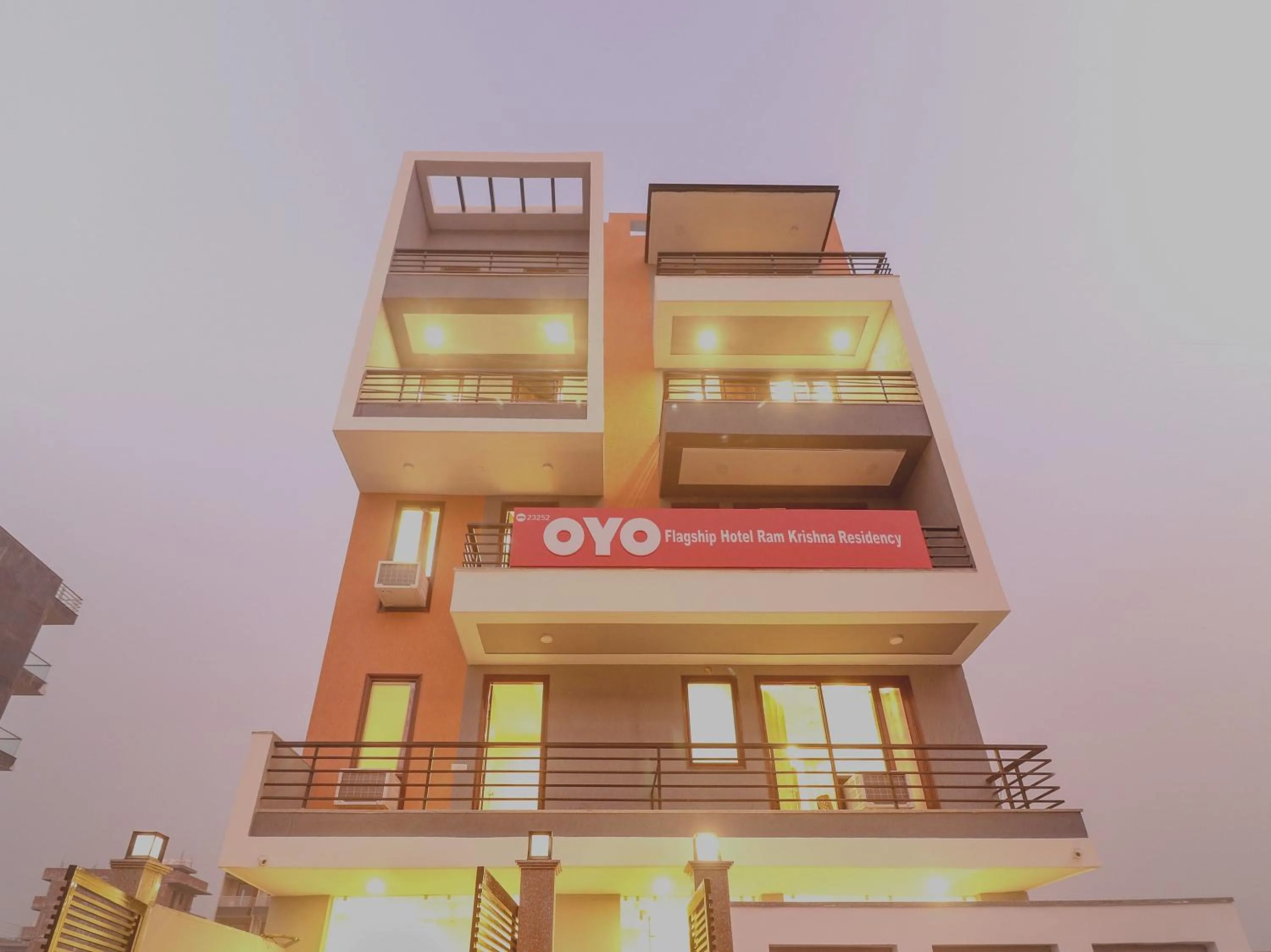 Hotel O Comfort Residency Near Artemis Hospital