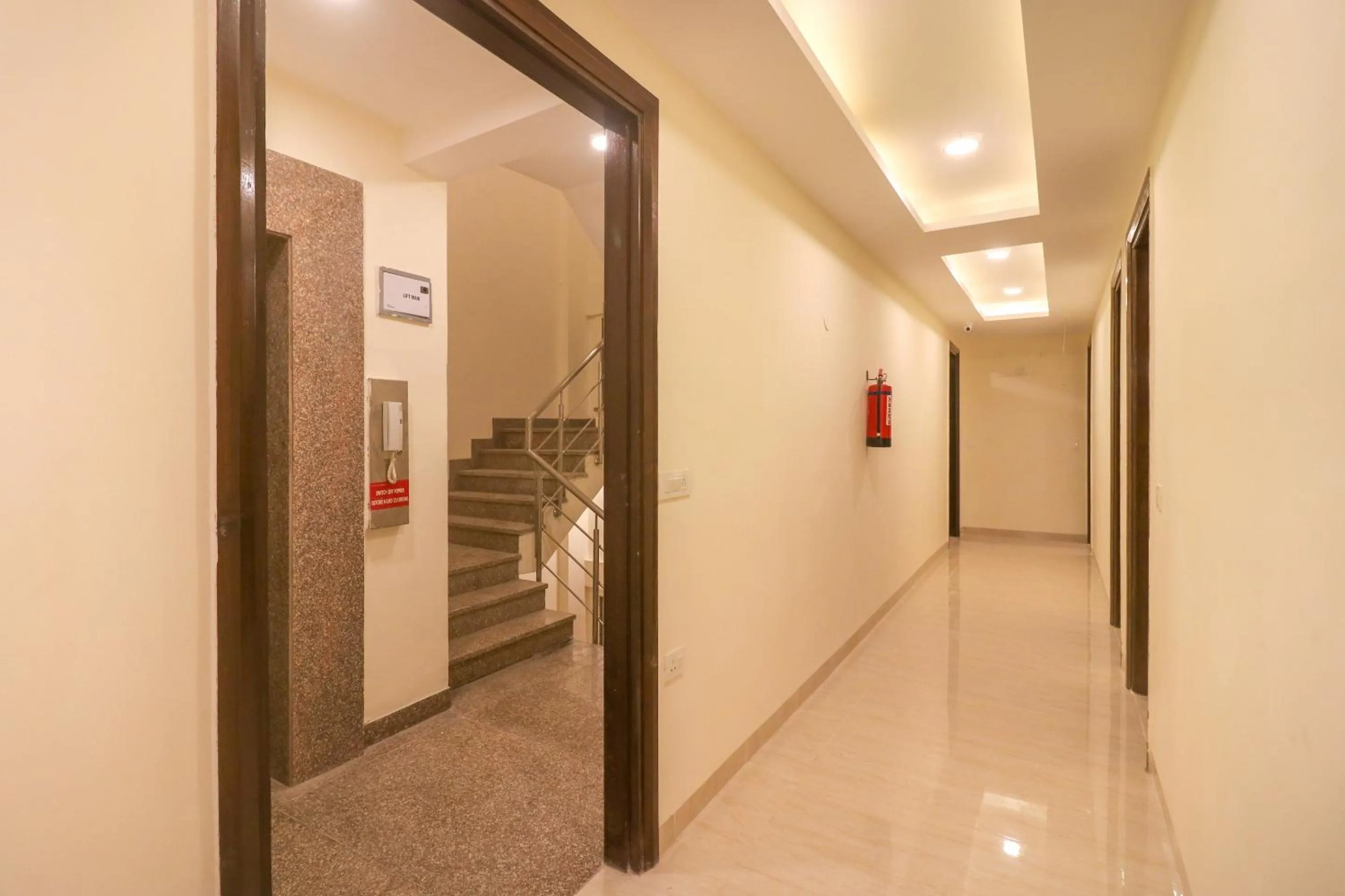 Hotel O Comfort Residency Near Artemis Hospital
