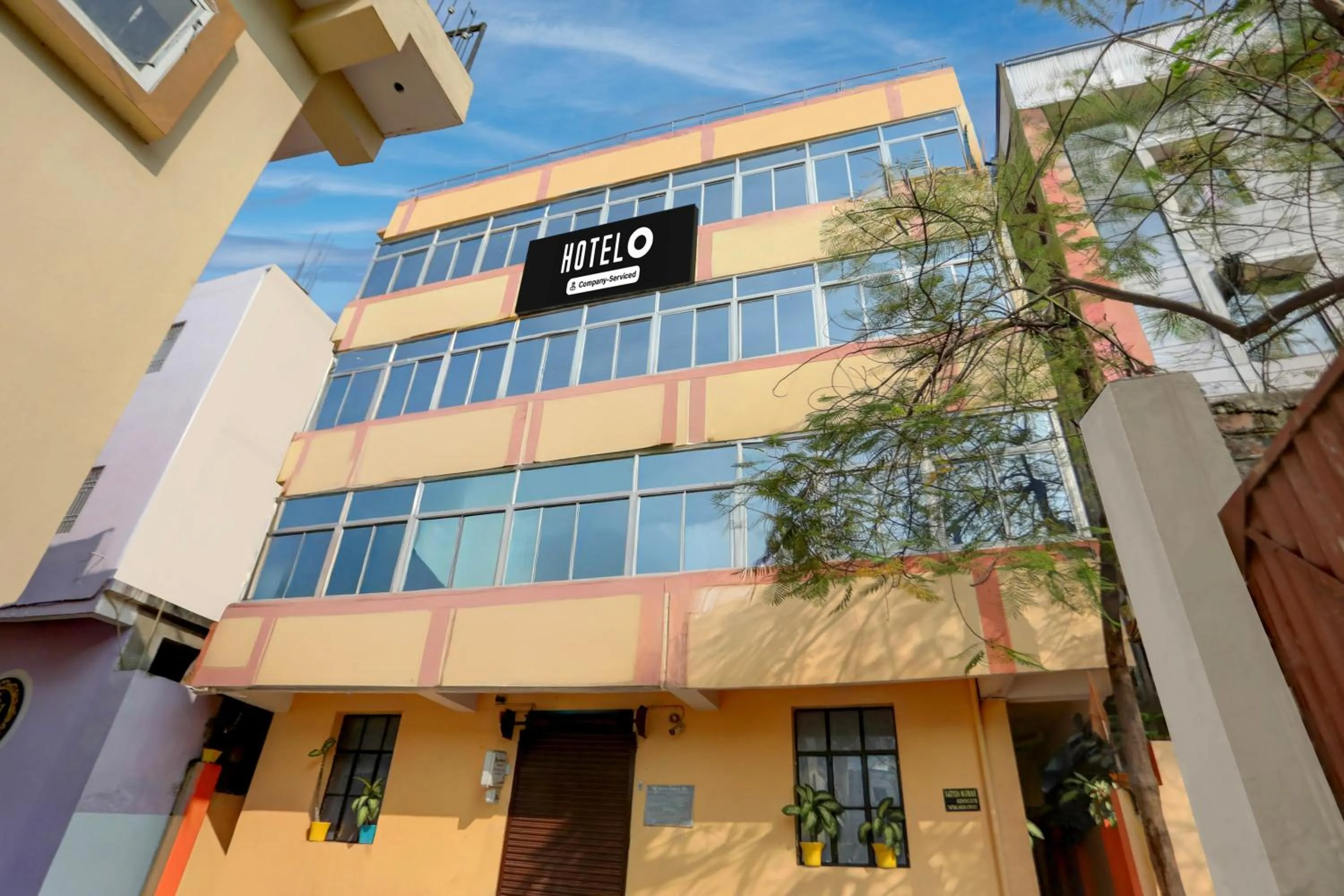 Facade/entrance in Super Hotel O Patliputra Railway Station Formerly Rameshwaram Guest House