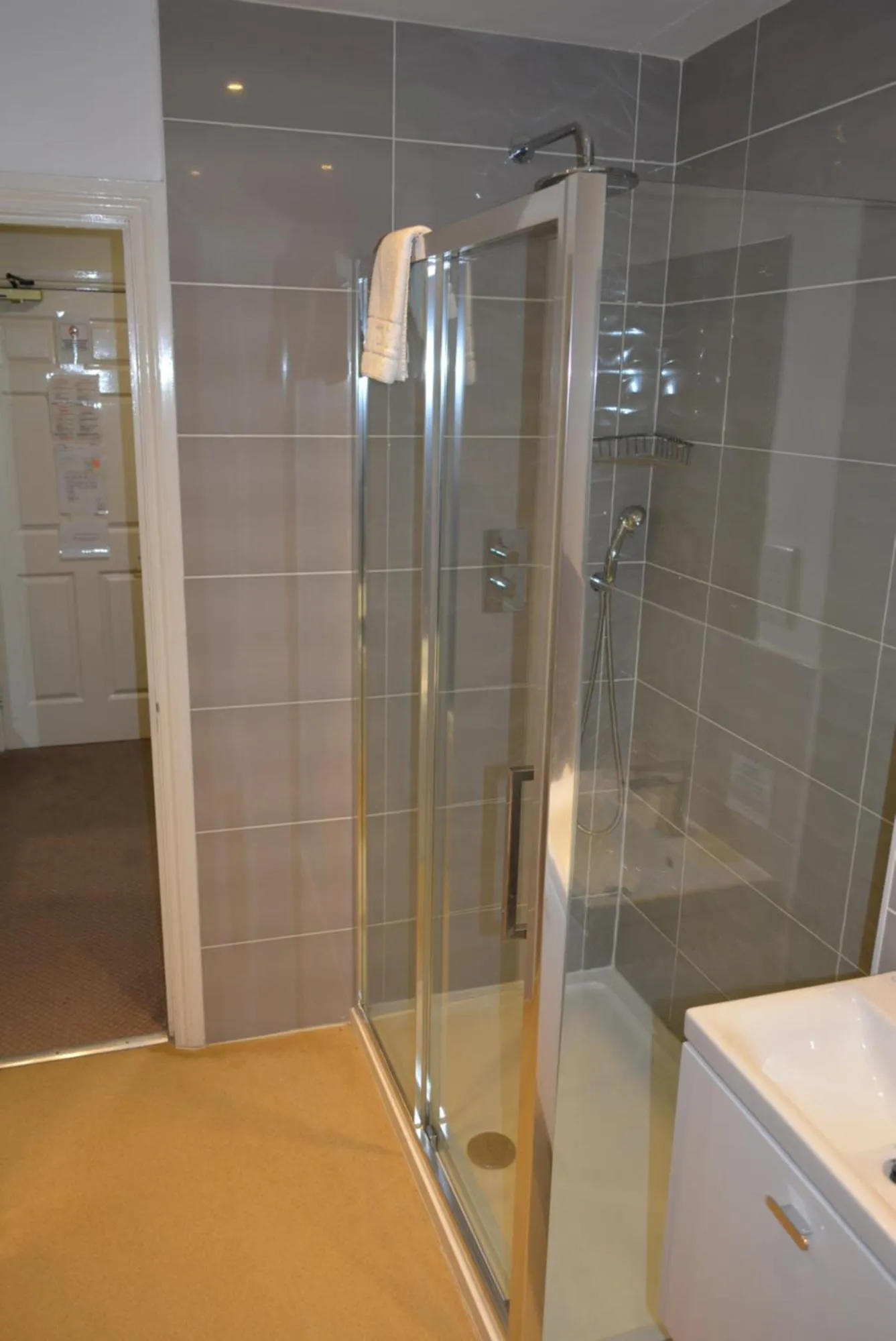 Shower in Quorn Grange Hotel