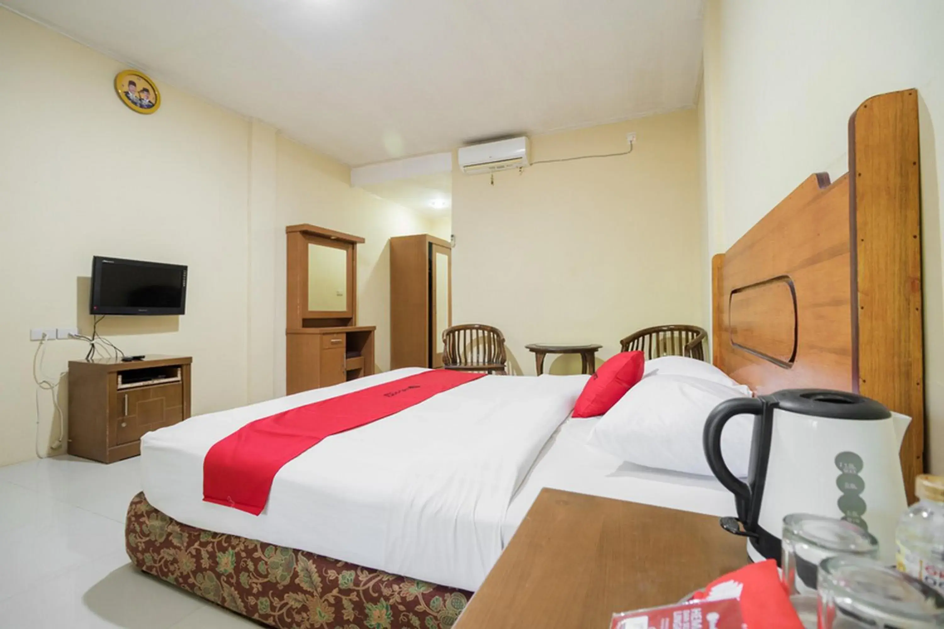 Bed in RedDoorz @ Jalan lintas Sumatera Lahat Bed in RedDoorz @ Jalan lintas Sumatera Lahat