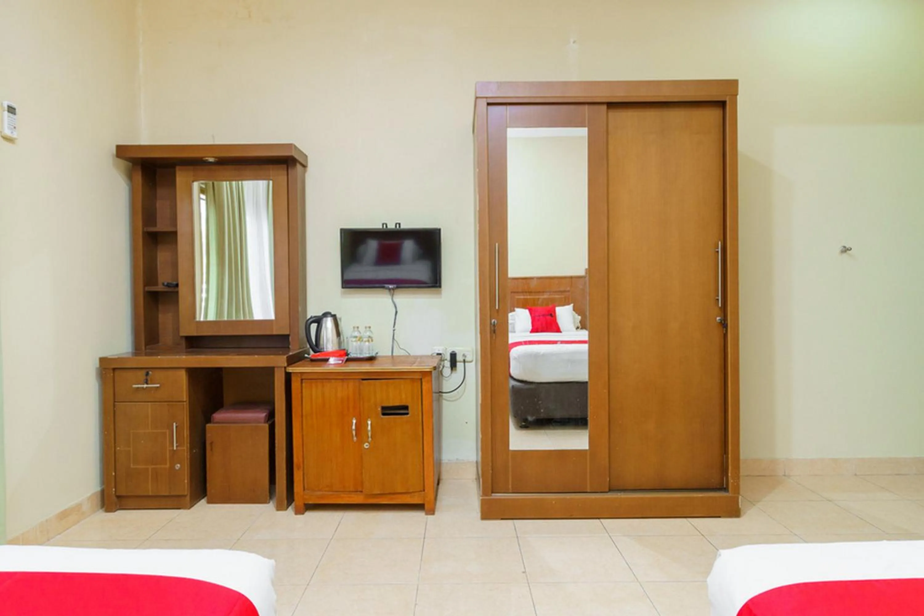 Bed in RedDoorz @ Jalan lintas Sumatera Lahat