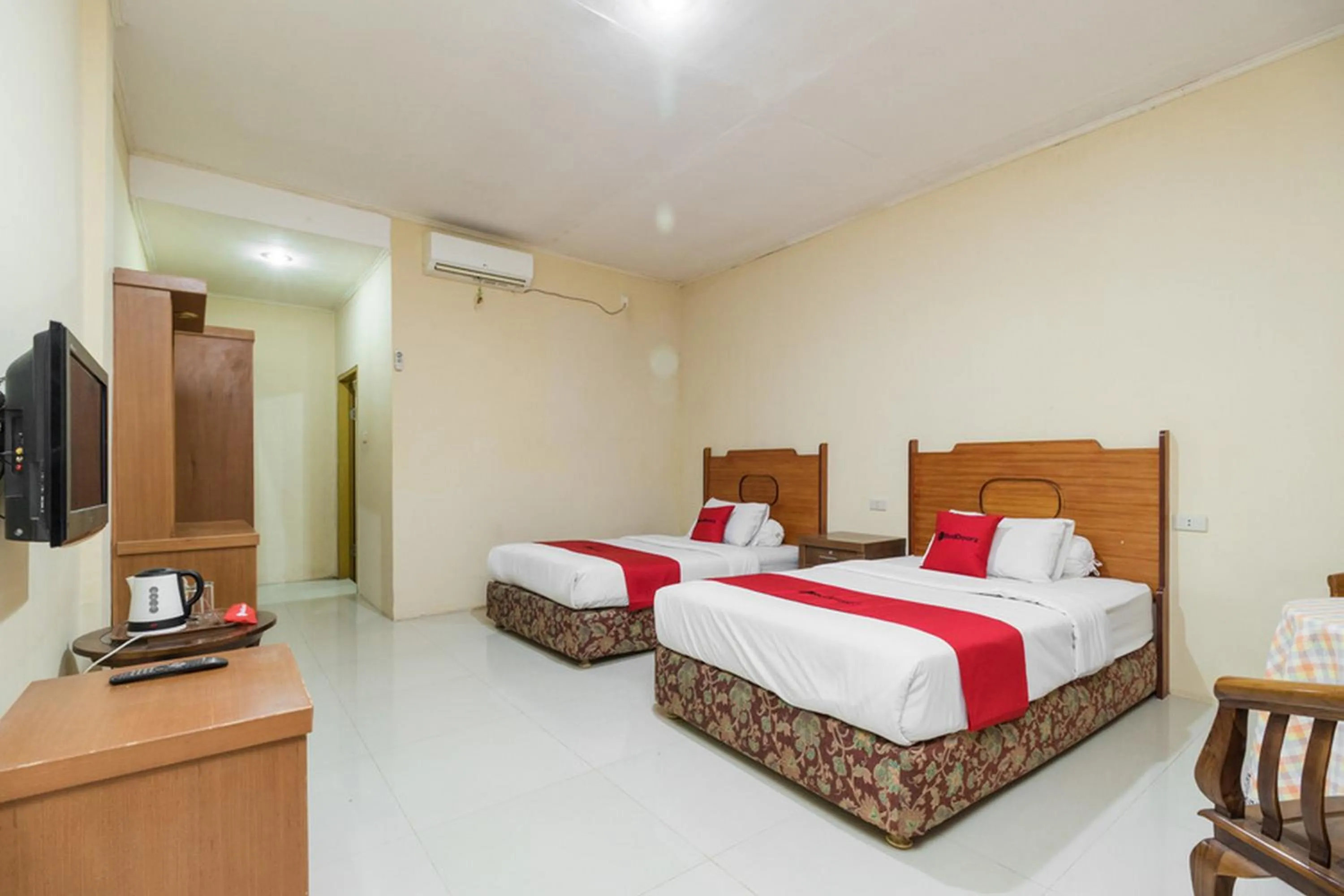 Bed in RedDoorz @ Jalan lintas Sumatera Lahat