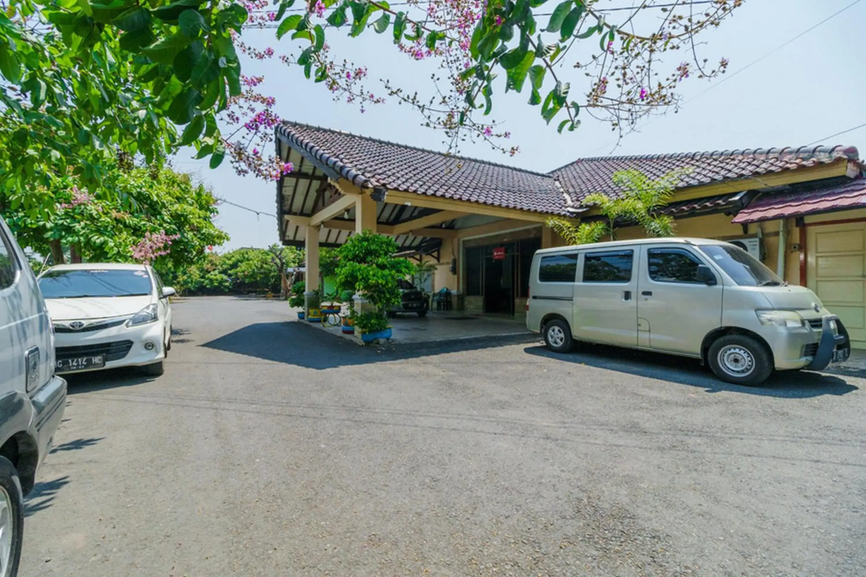 Property building in RedDoorz @ Jalan lintas Sumatera Lahat Property building in RedDoorz @ Jalan lintas Sumatera Lahat