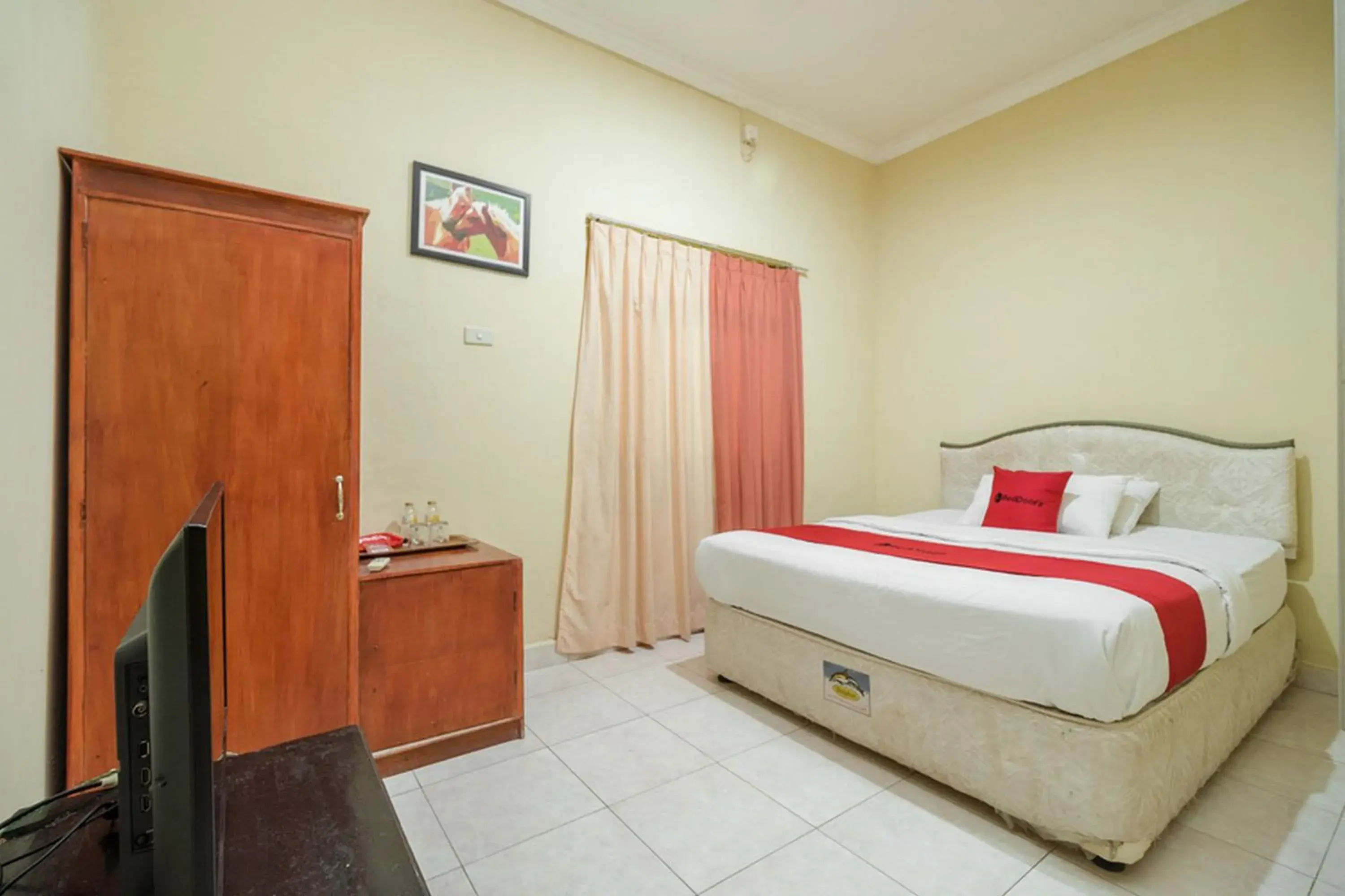 Bed in RedDoorz @ Jalan lintas Sumatera Lahat Bed in RedDoorz @ Jalan lintas Sumatera Lahat