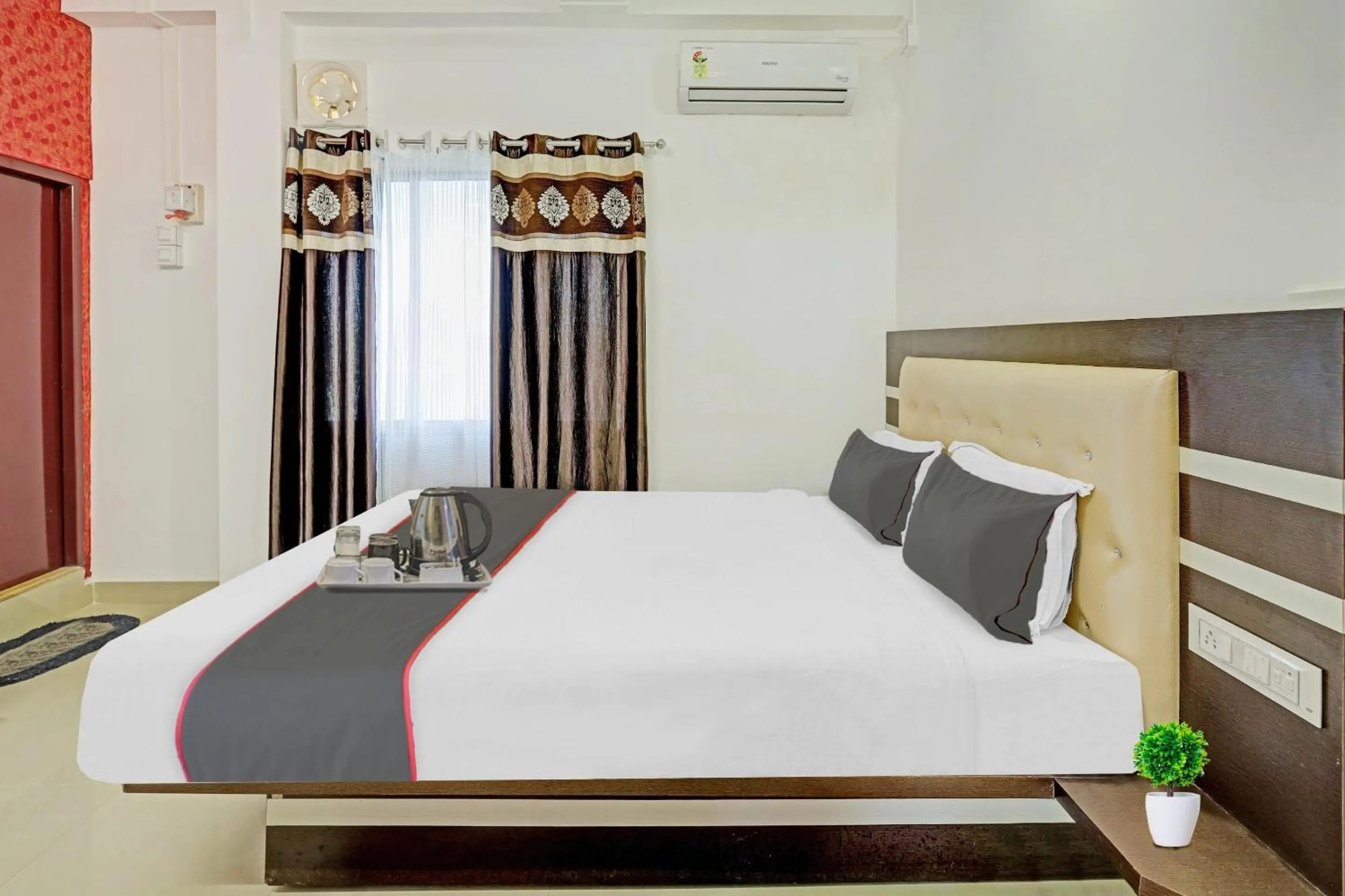 Bedroom, Bed in Hotel O Aashiyana Home