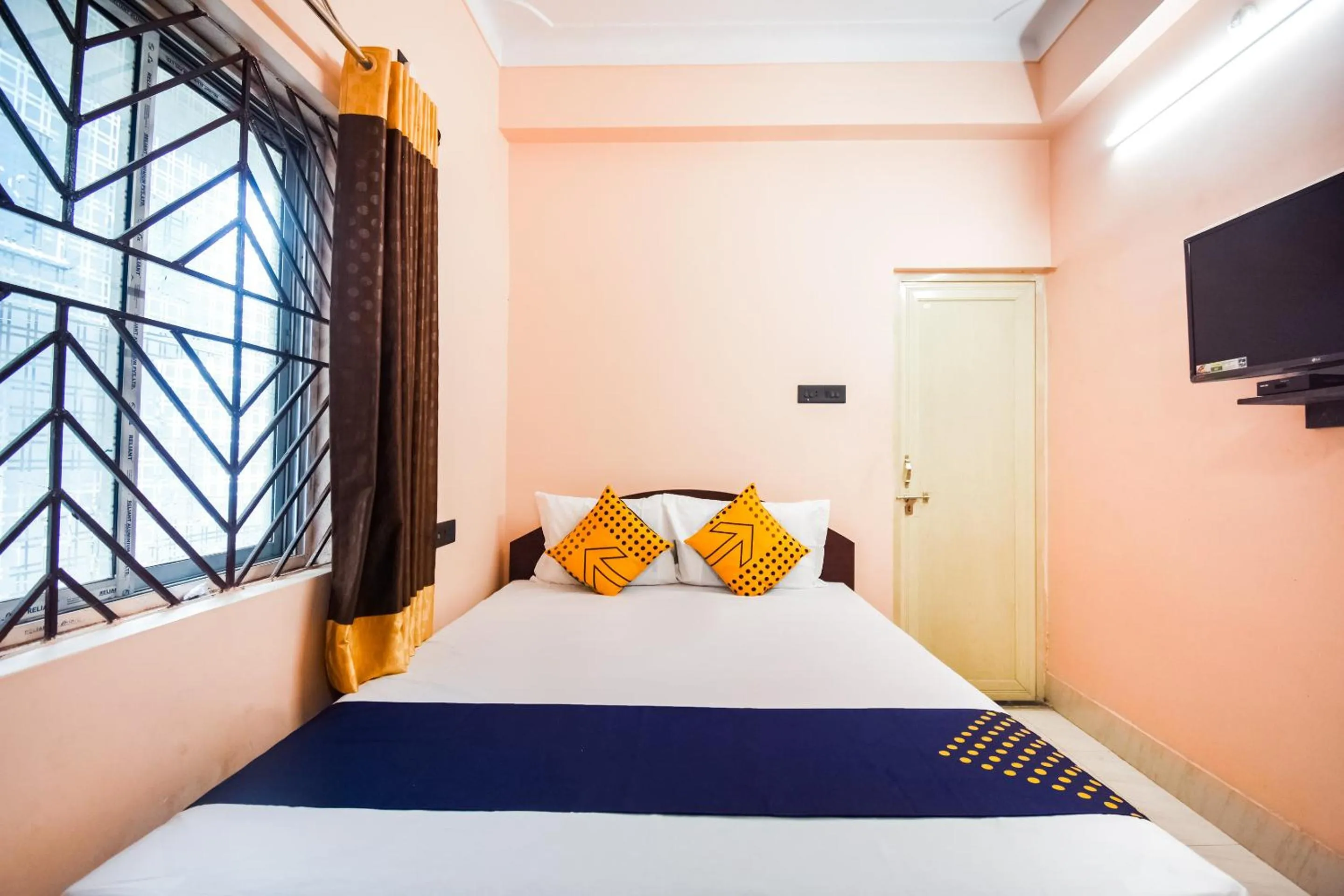 Bathroom, Bed in Hotel O The amber