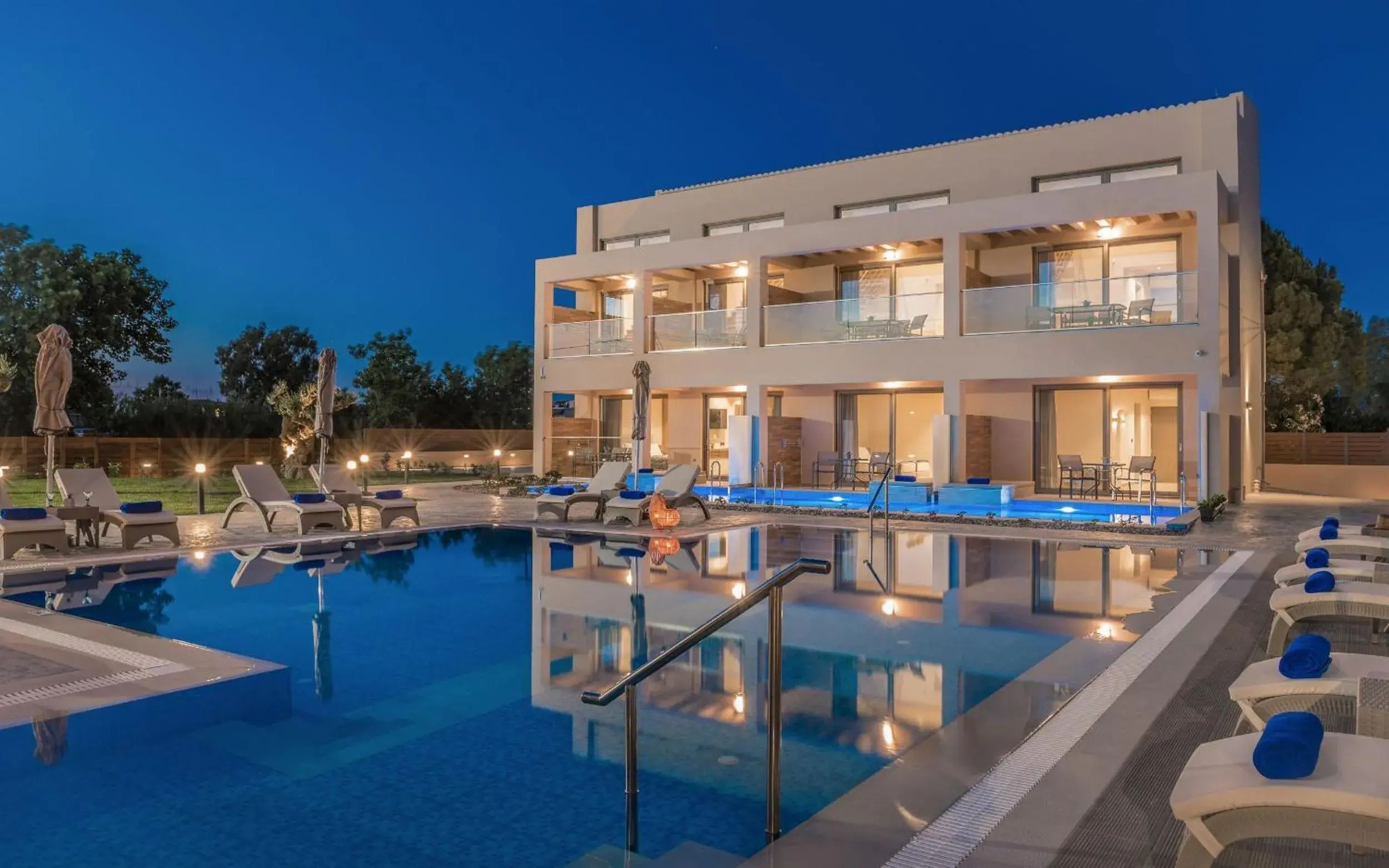 Mystique Luxury Suites & Maisonettes Mystique Luxury Suites & Maisonettes