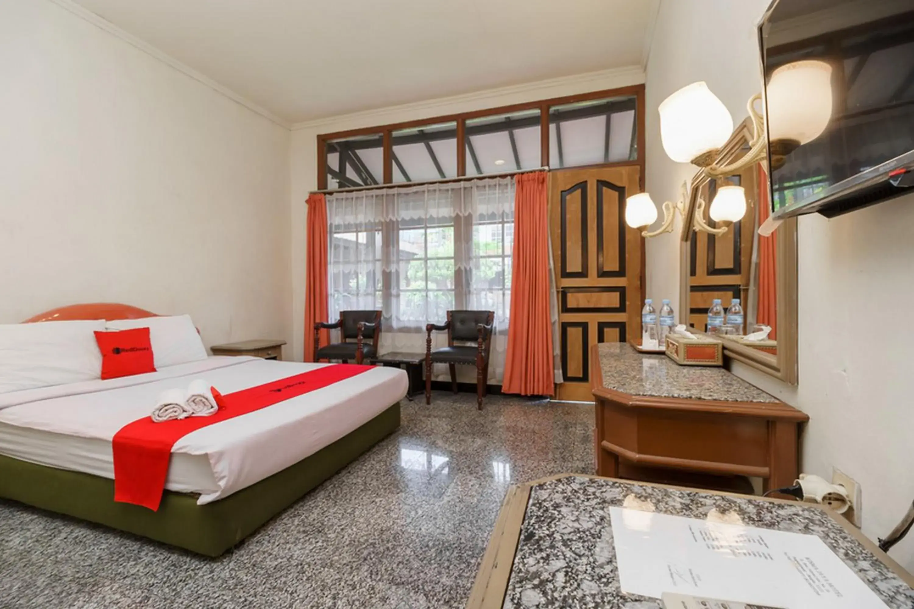 Bedroom, Bed in RedDoorz near Transmart Pangkal Pinang Bedroom, Bed in RedDoorz near Transmart Pangkal Pinang