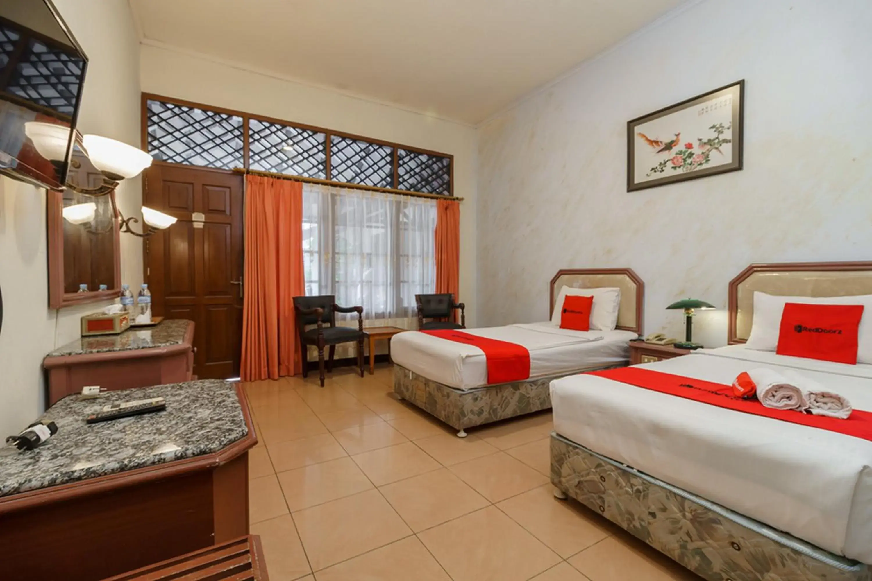 Deluxe Twin Room in RedDoorz near Transmart Pangkal Pinang Deluxe Twin Room in RedDoorz near Transmart Pangkal Pinang