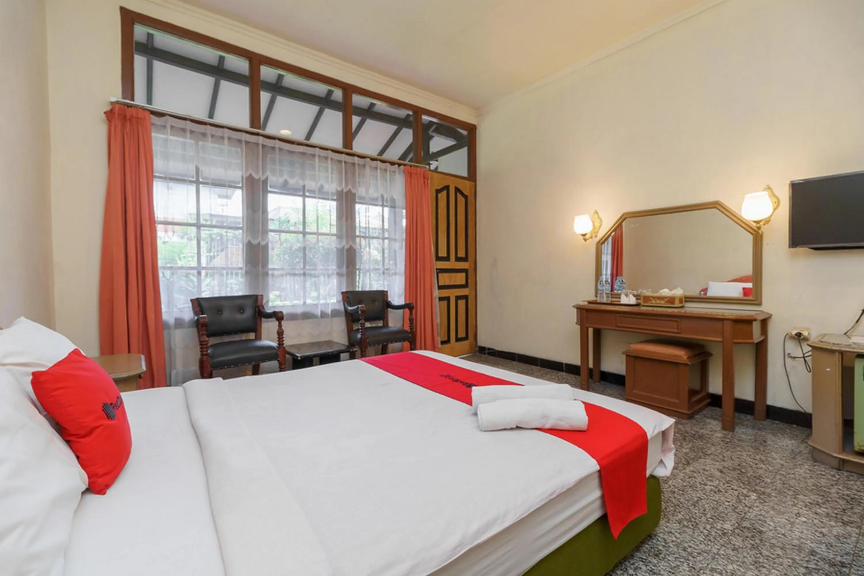 Bedroom, Bed in RedDoorz near Transmart Pangkal Pinang
