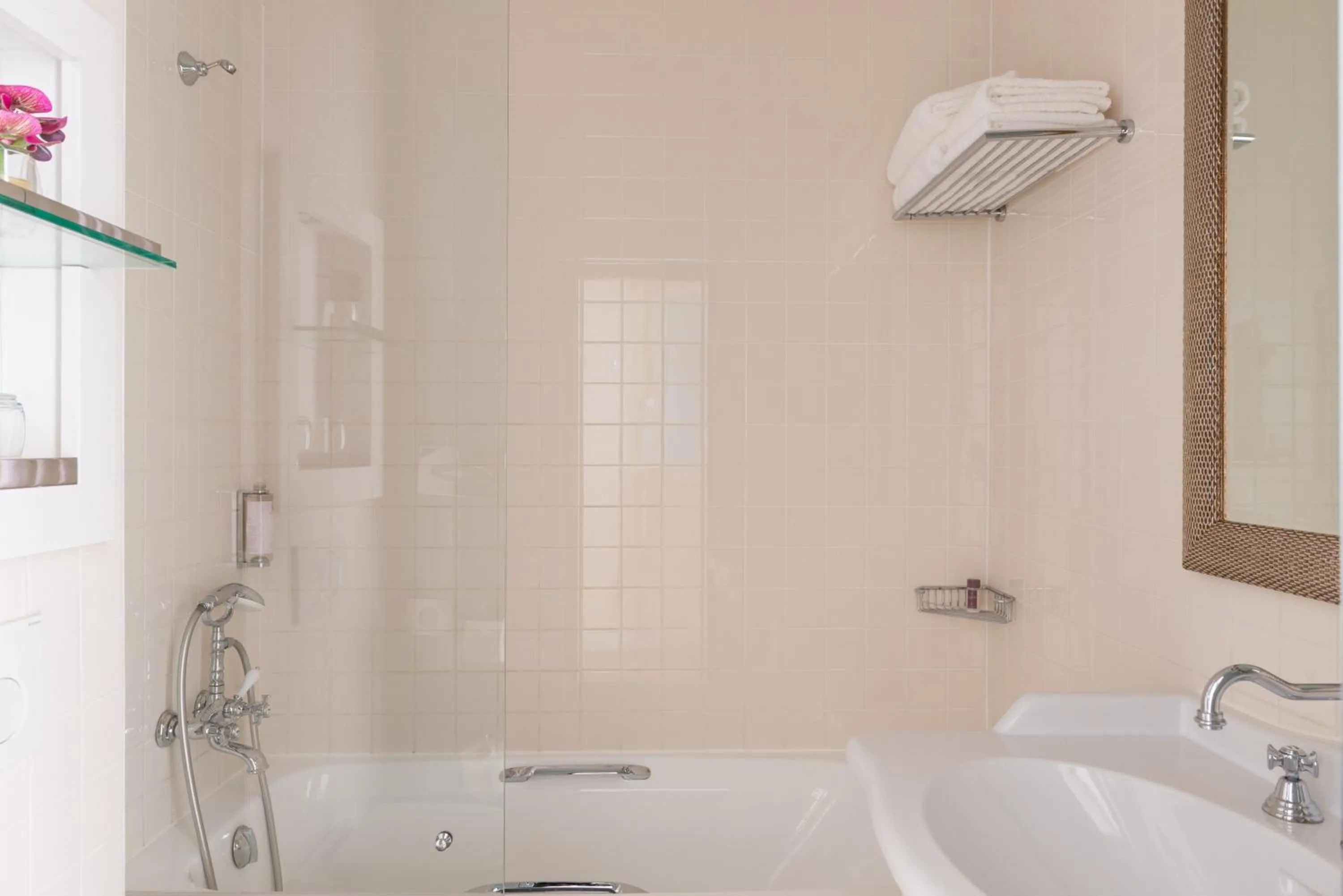 Bathroom in Le 123 Elysees - Astotel