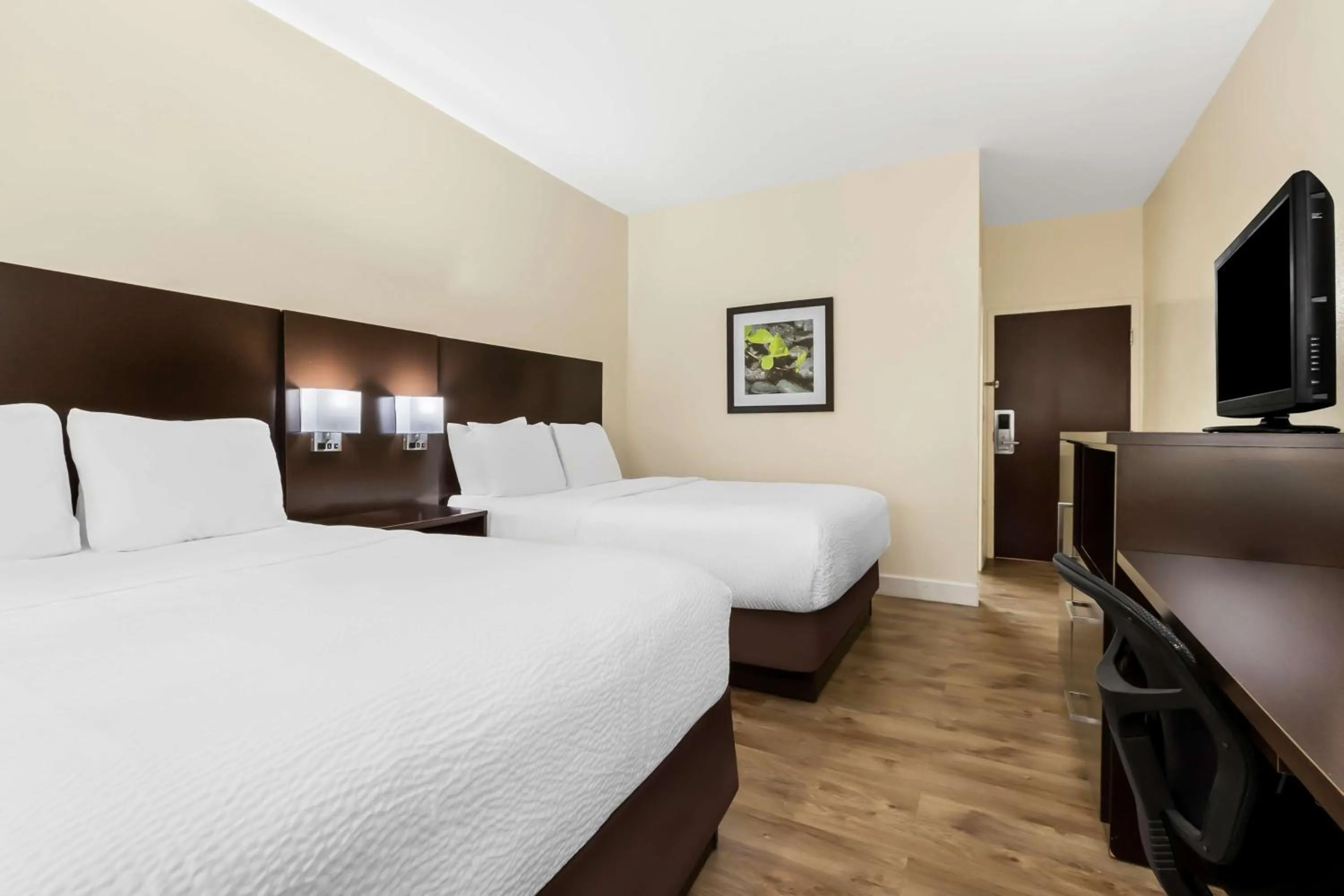 Bedroom, Bed in Best Western Patriots Point