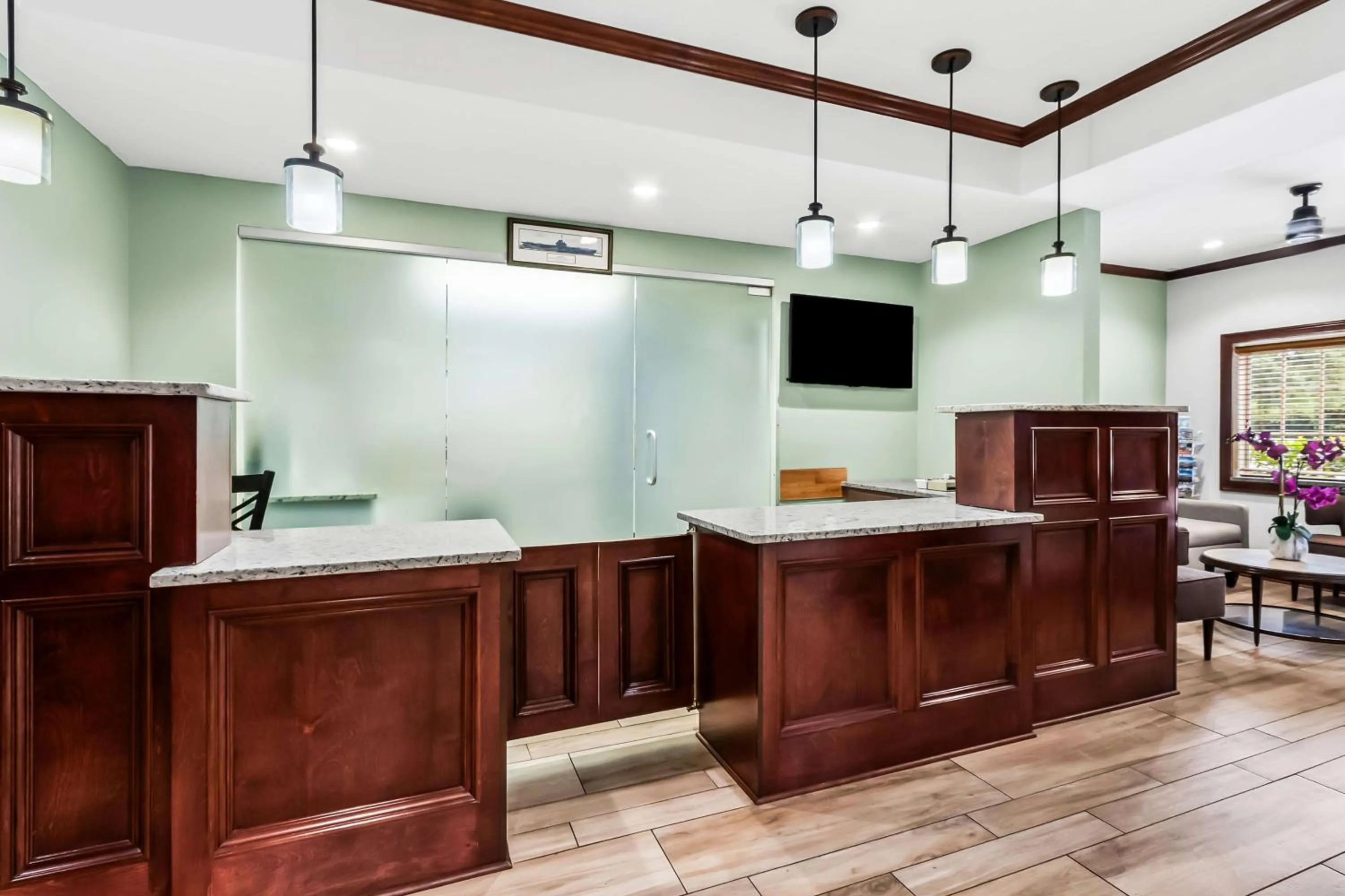 Lobby or reception in Best Western Patriots Point