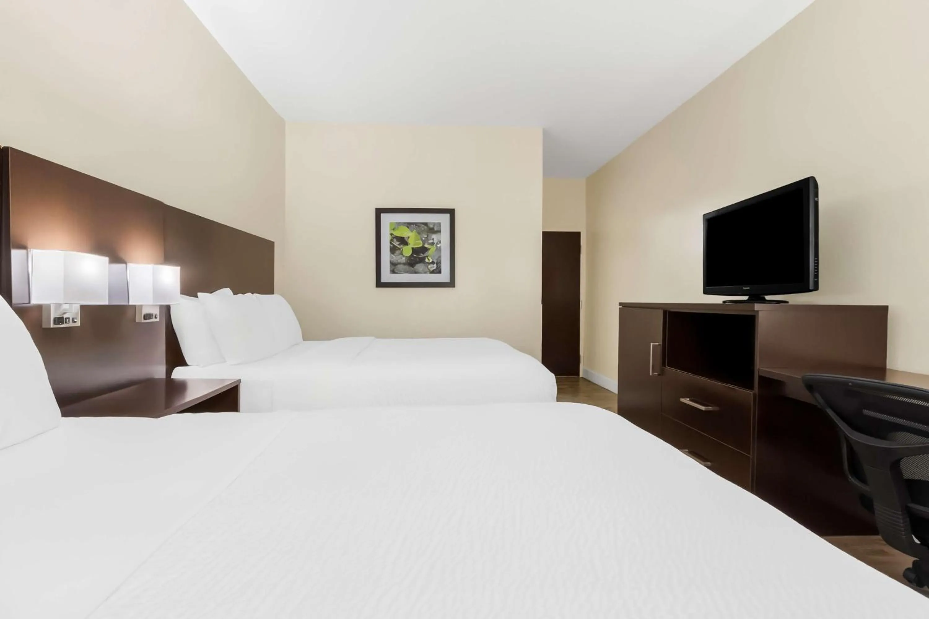 Bedroom, Bed in Best Western Patriots Point