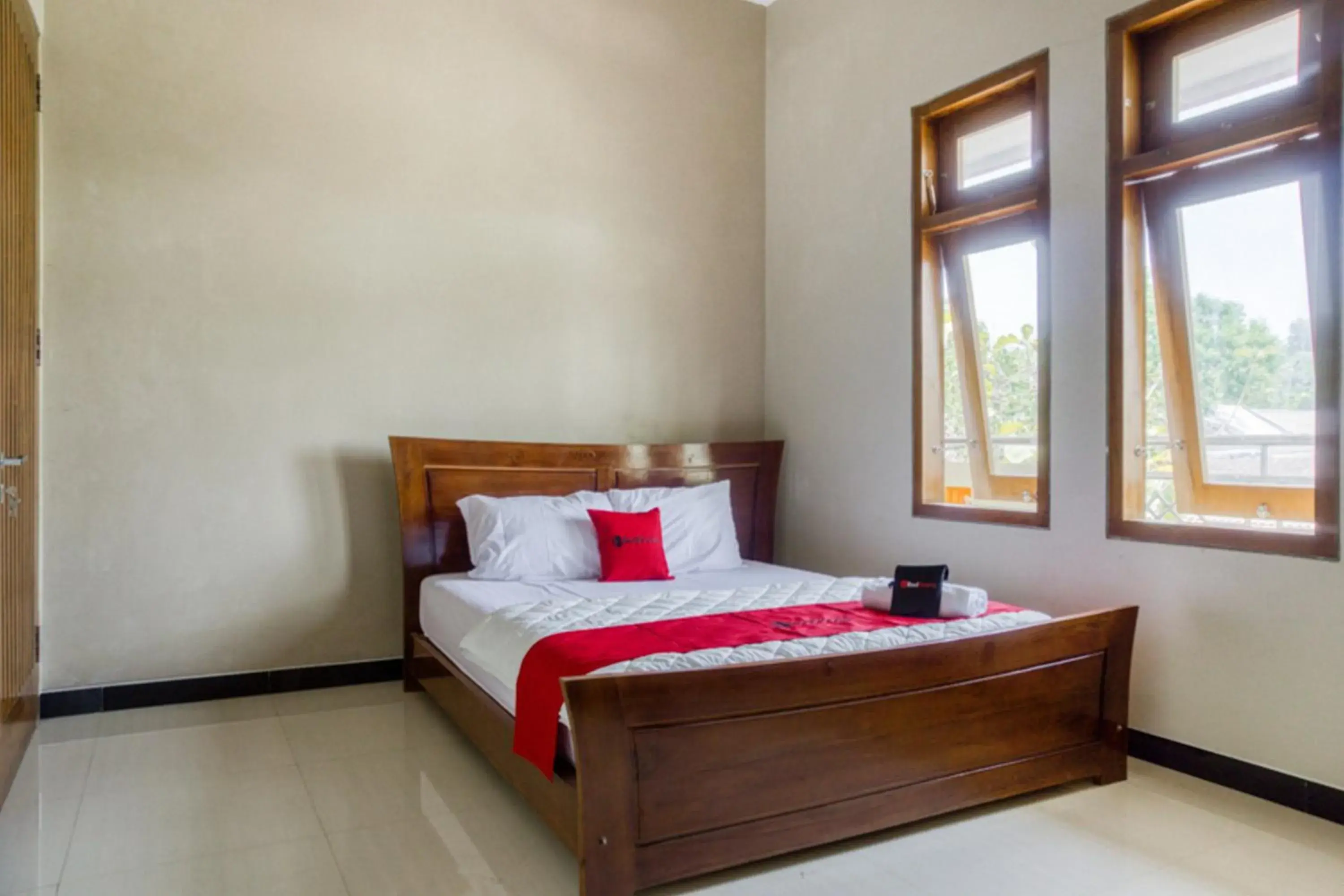 Bed in RedDoorz @ Jakal Atas KM 10 Bed in RedDoorz @ Jakal Atas KM 10