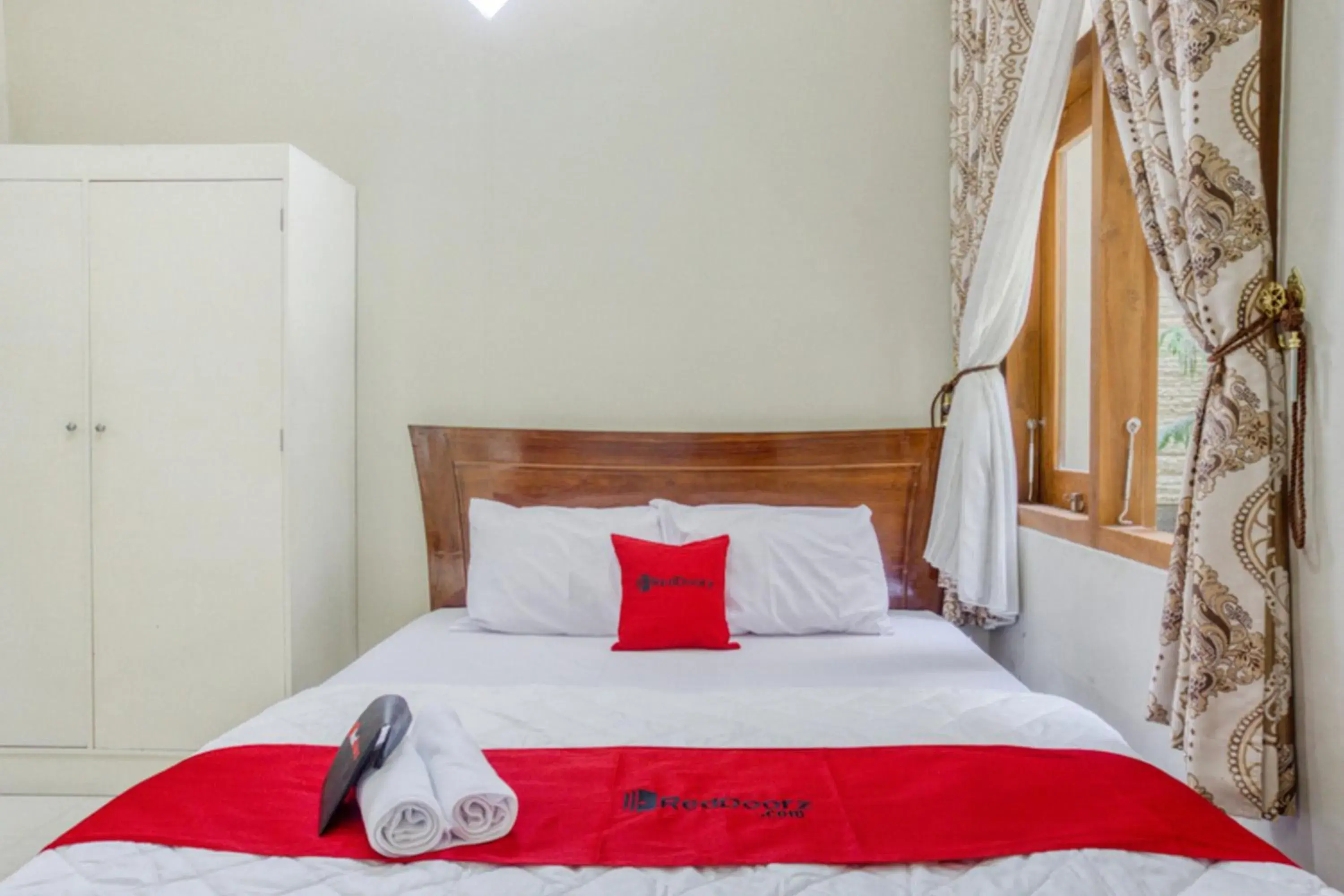 Bed in RedDoorz @ Jakal Atas KM 10 Bed in RedDoorz @ Jakal Atas KM 10