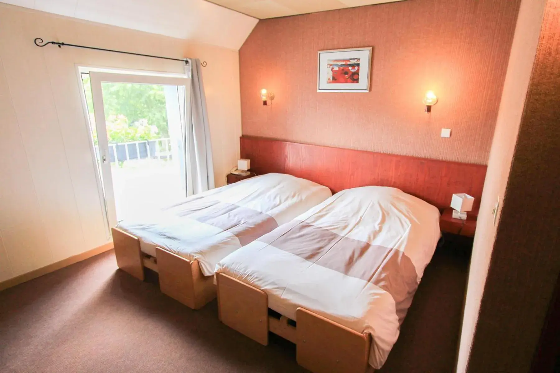 Twin Room in Hotel Restaurant De La Poste Mulhouse Ottmarsheim Twin Room in Hotel Restaurant De La Poste Mulhouse Ottmarsheim