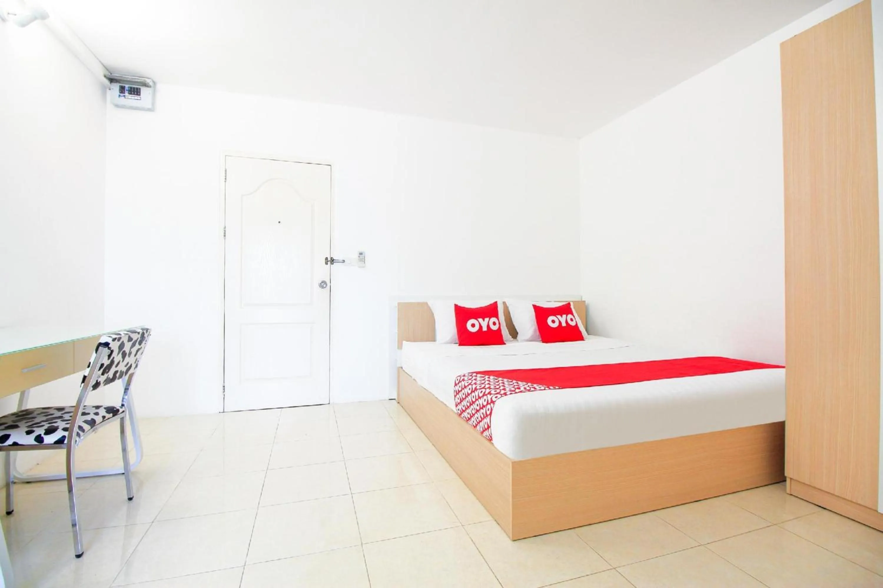 Photo of the whole room, Bed in Capital O 411 Grandview Condo 15