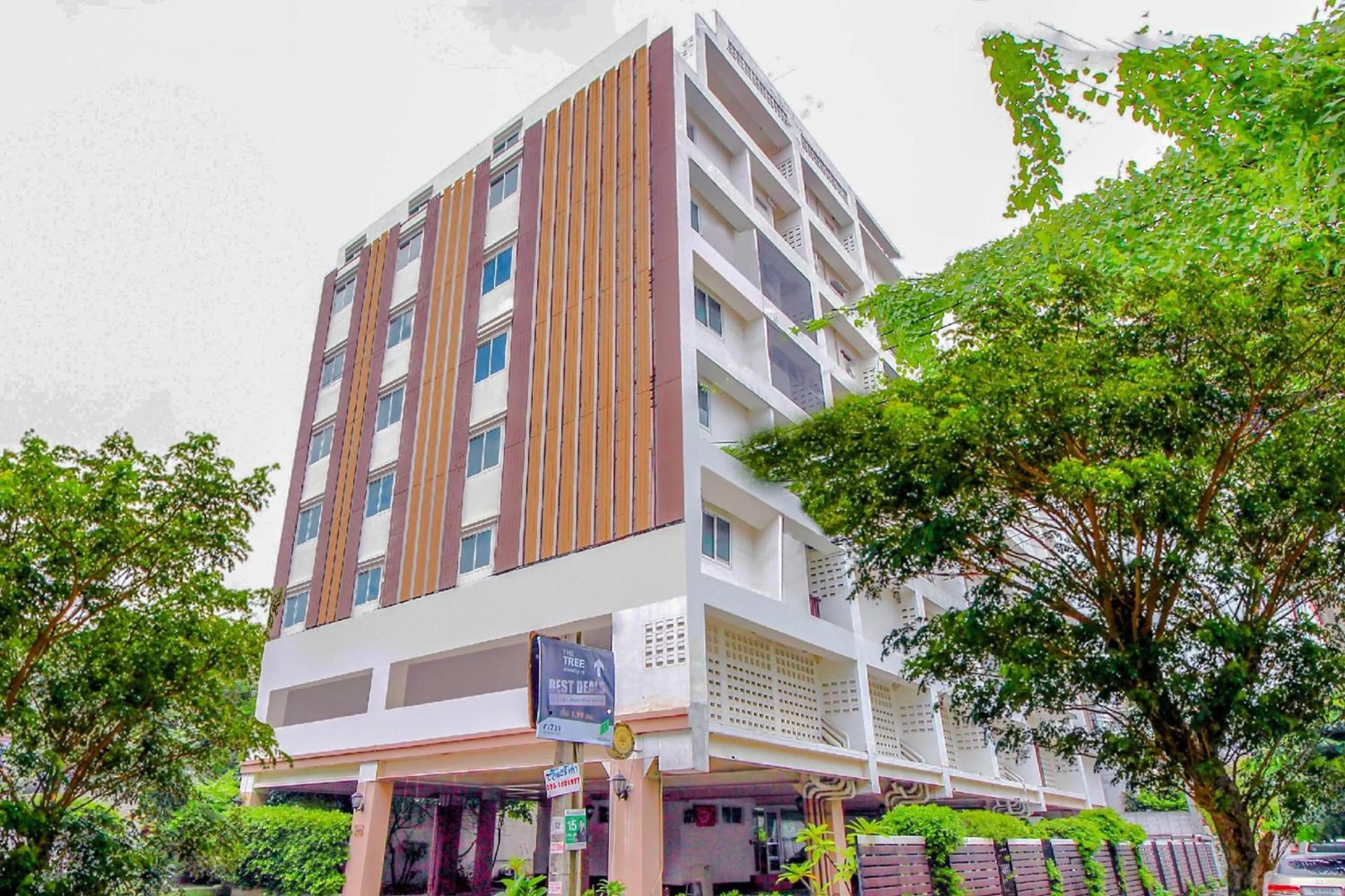 Neighbourhood in Capital O 411 Grandview Condo 15