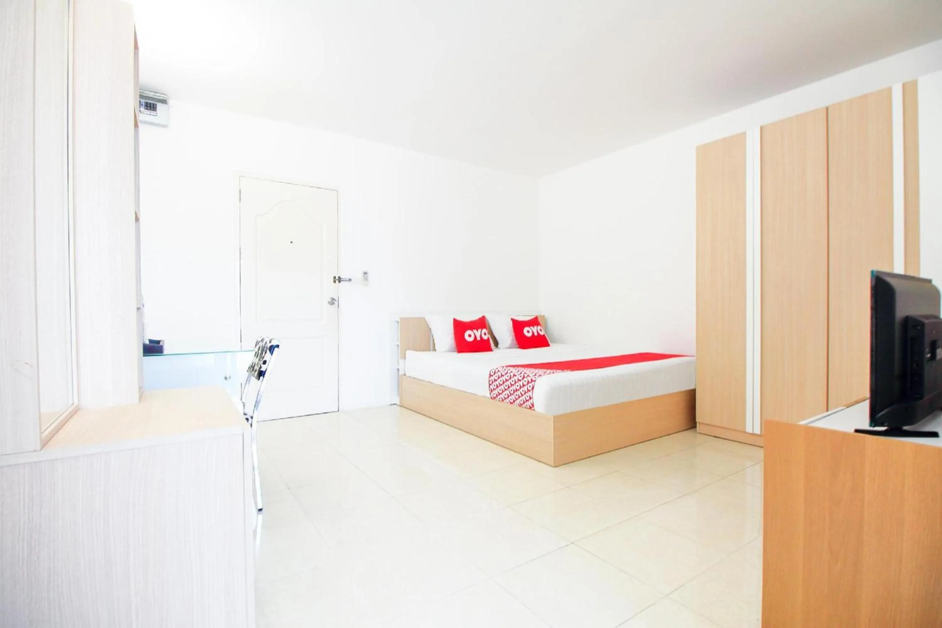 Photo of the whole room, Bed in Capital O 411 Grandview Condo 15