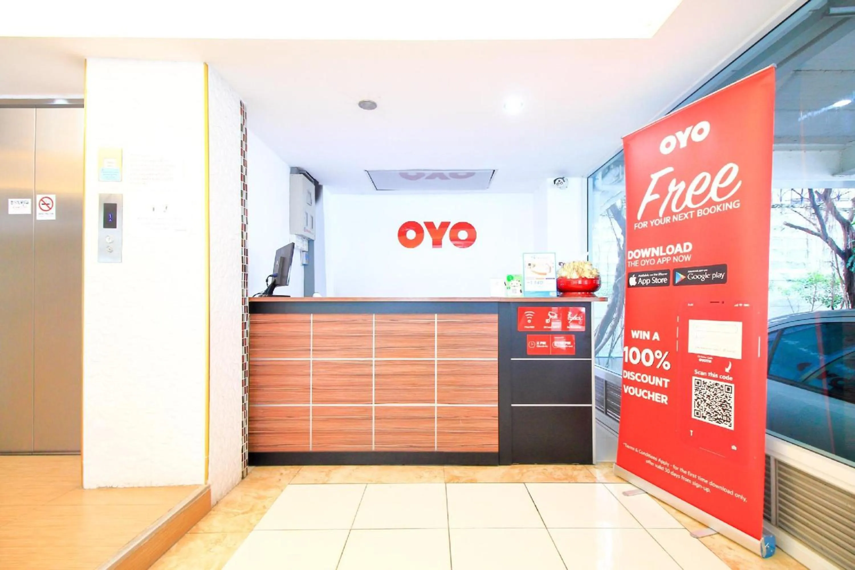 Lobby or reception in Capital O 411 Grandview Condo 15