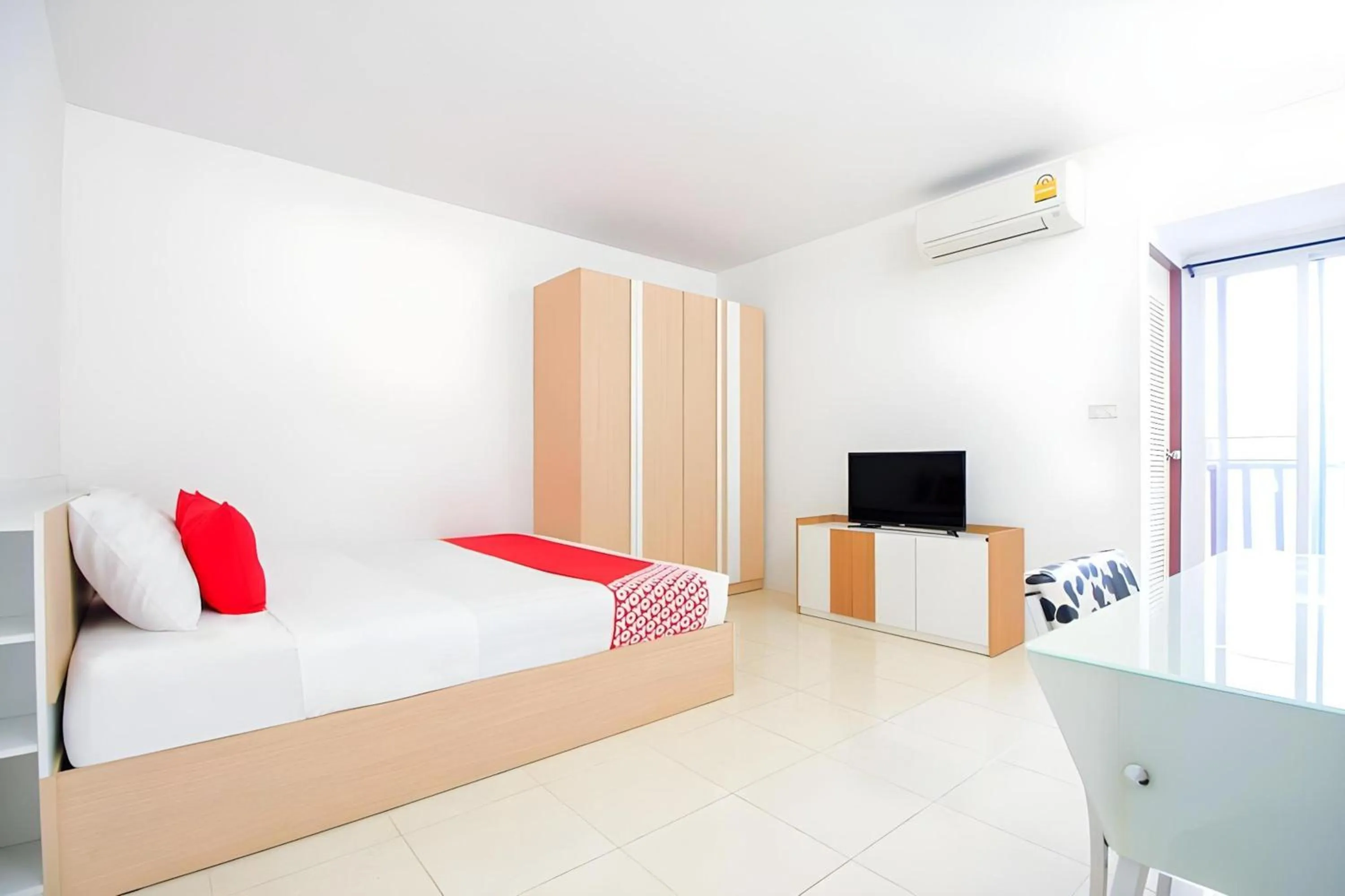 Photo of the whole room, Bed in Capital O 411 Grandview Condo 15