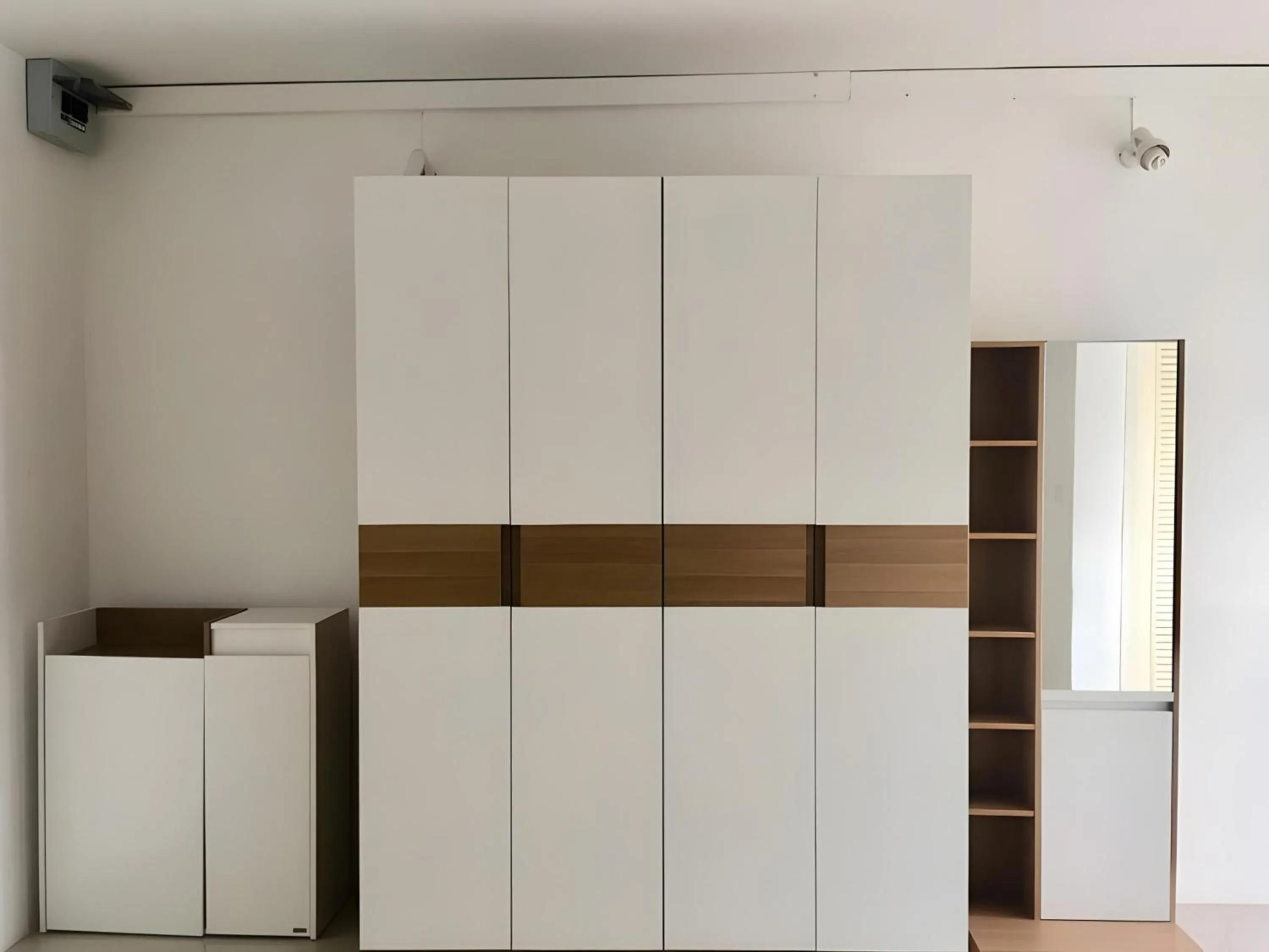 wardrobe in Capital O 411 Grandview Condo 15