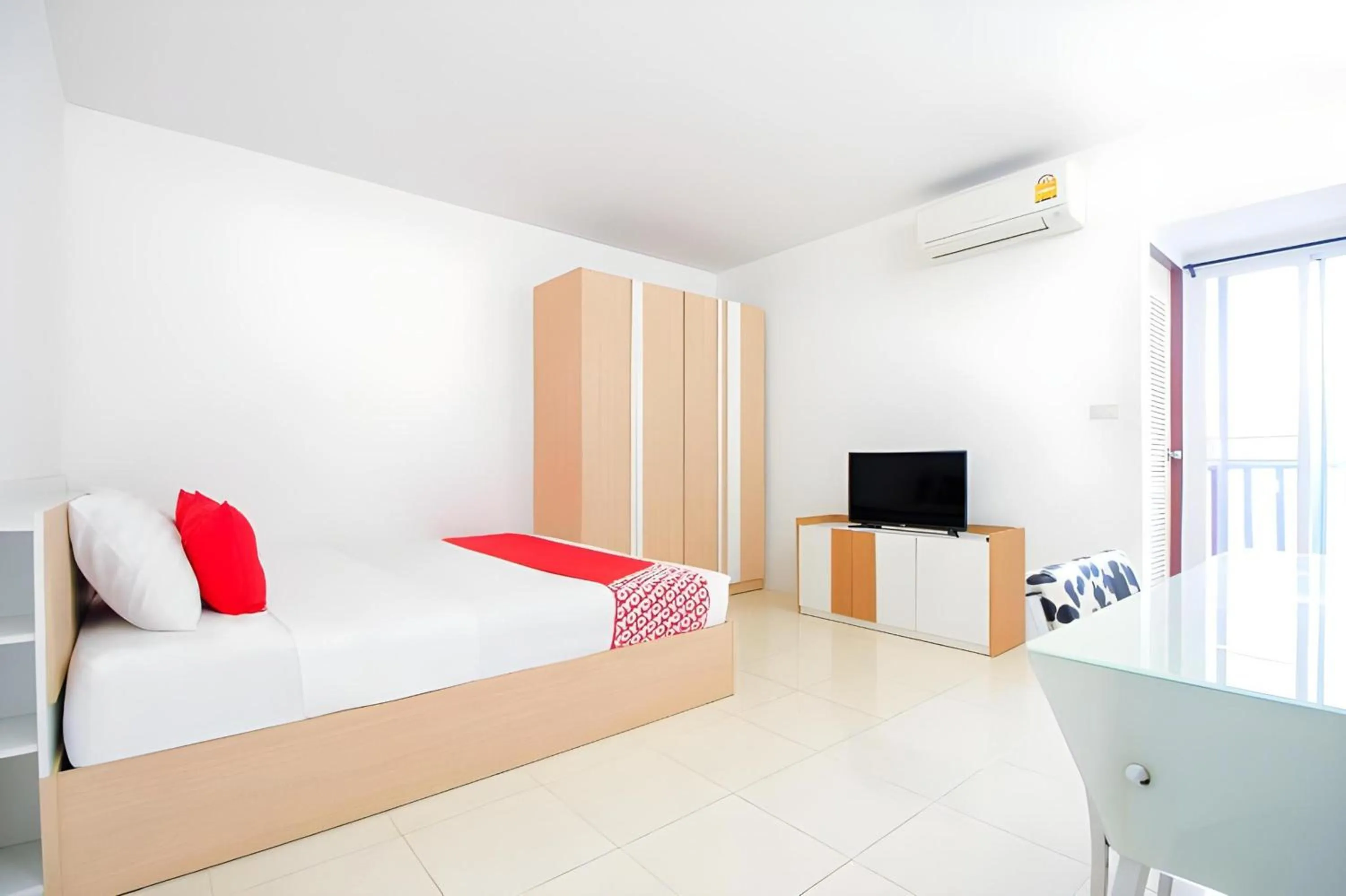 Photo of the whole room, Bed in Capital O 411 Grandview Condo 15