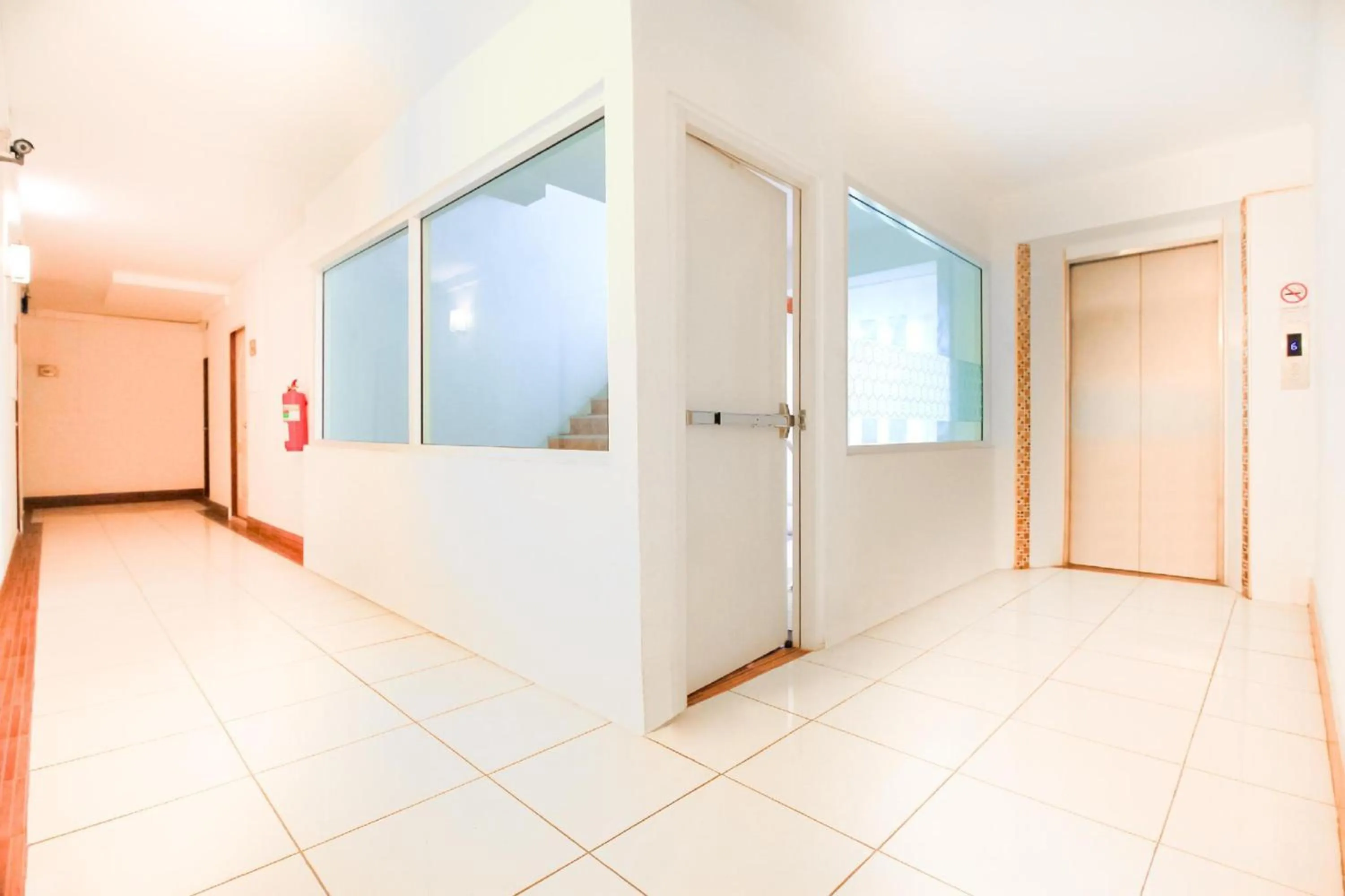 Lobby or reception in Capital O 411 Grandview Condo 15