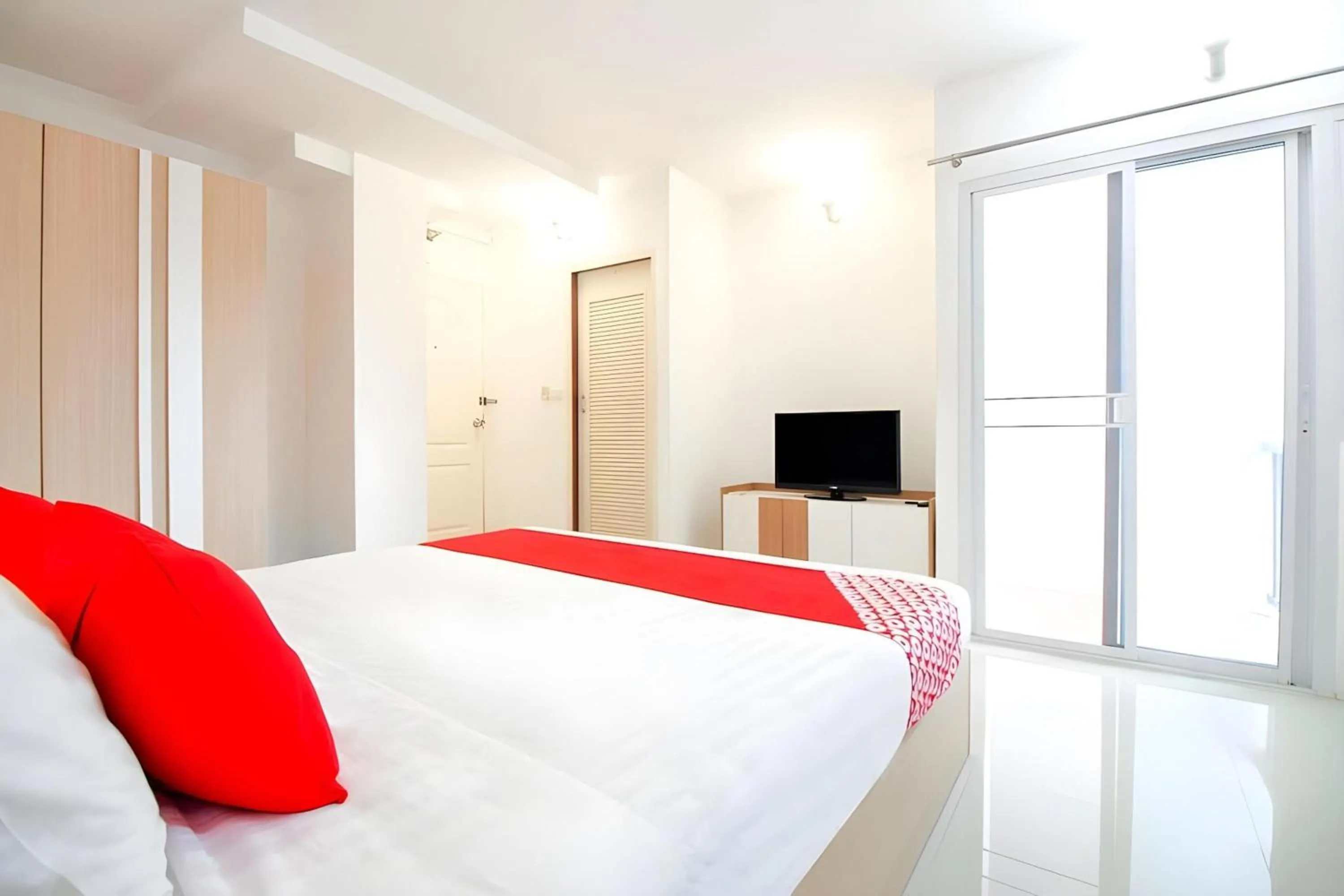 Photo of the whole room, Bed in Capital O 411 Grandview Condo 15