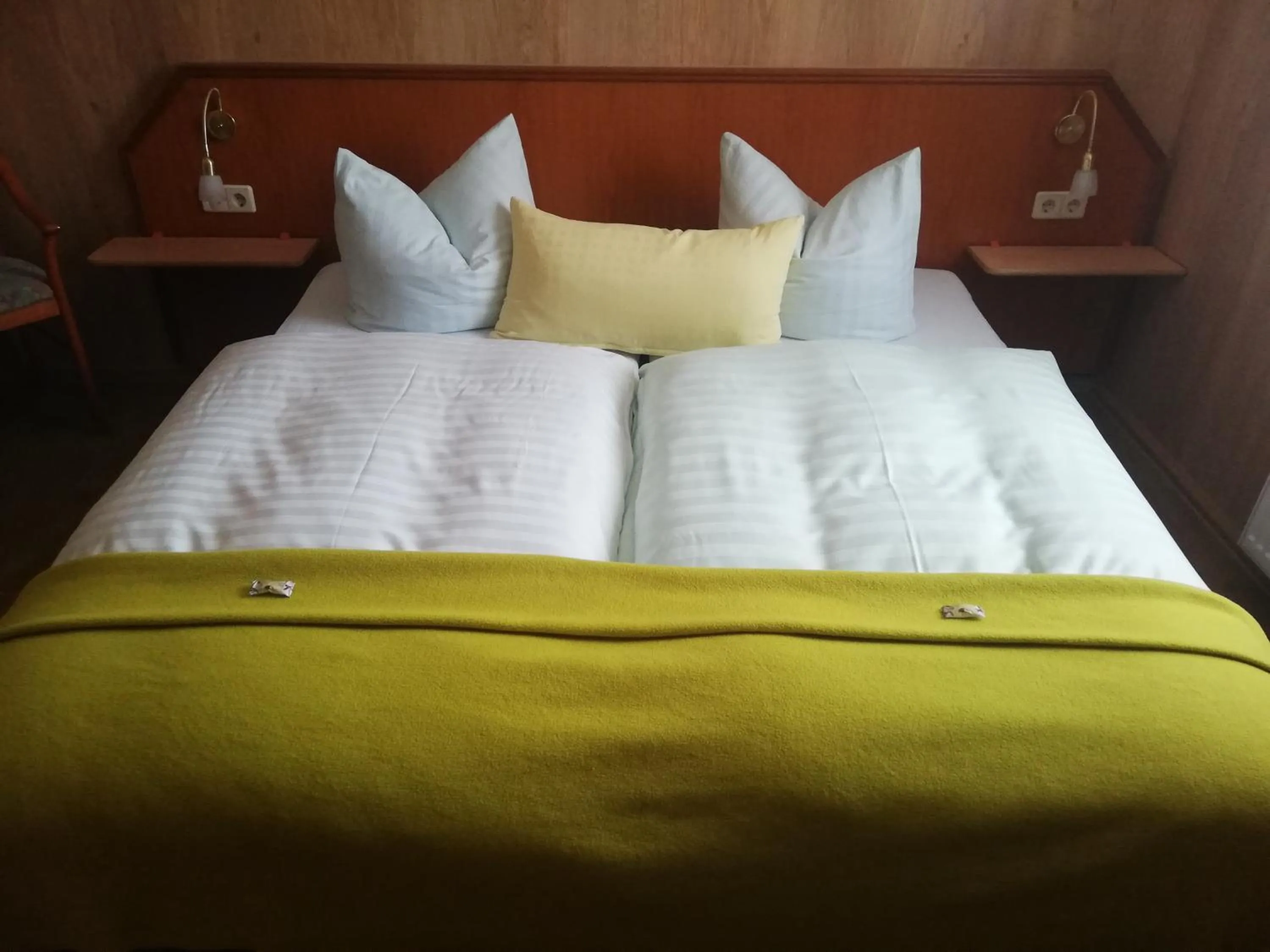 Bed in Landhotel Waldschlößchen mit Gaststube
