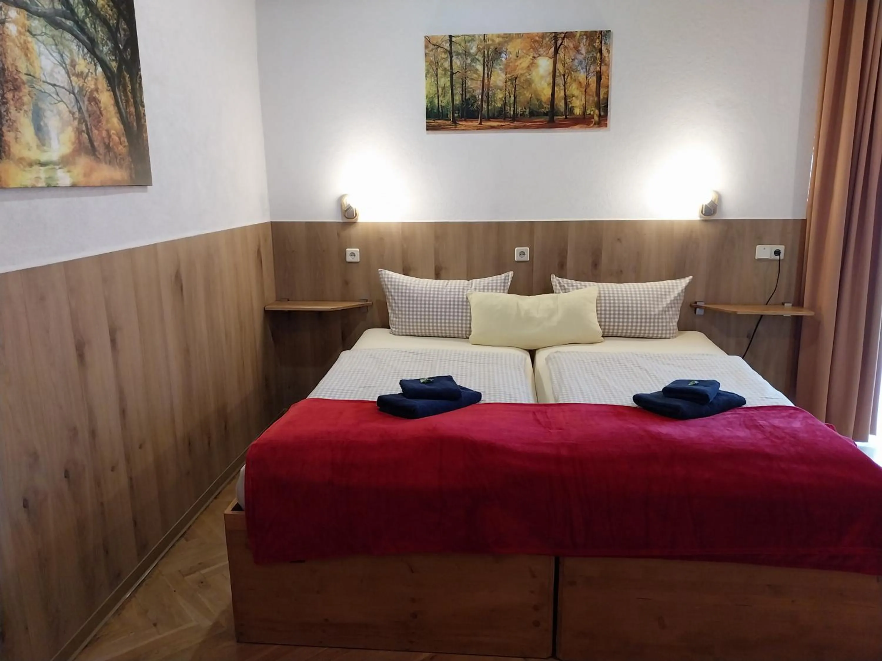 Bed in Landhotel Waldschlößchen mit Gaststube