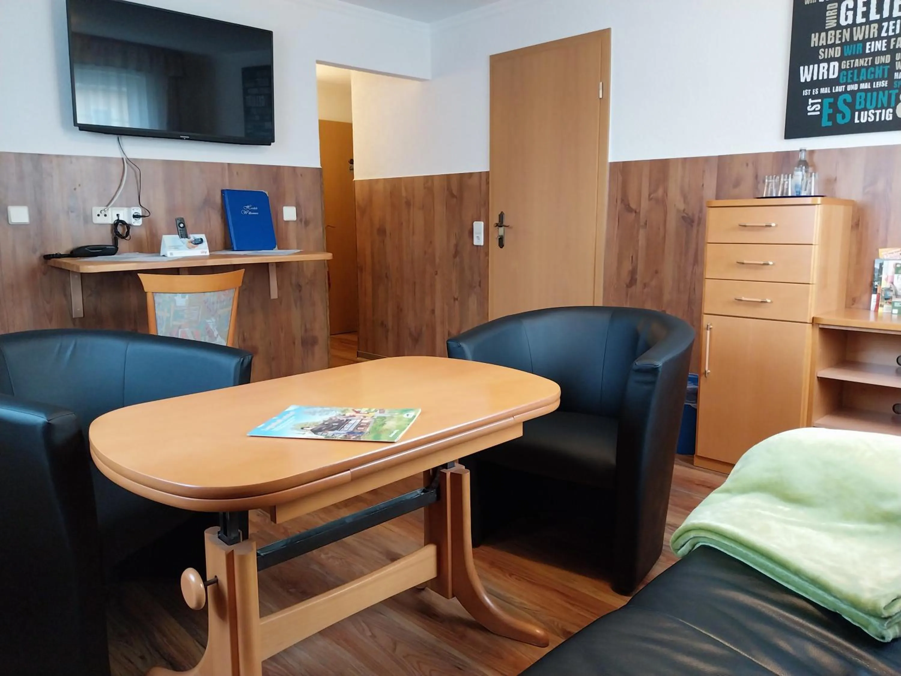 TV and multimedia in Landhotel Waldschlößchen mit Gaststube