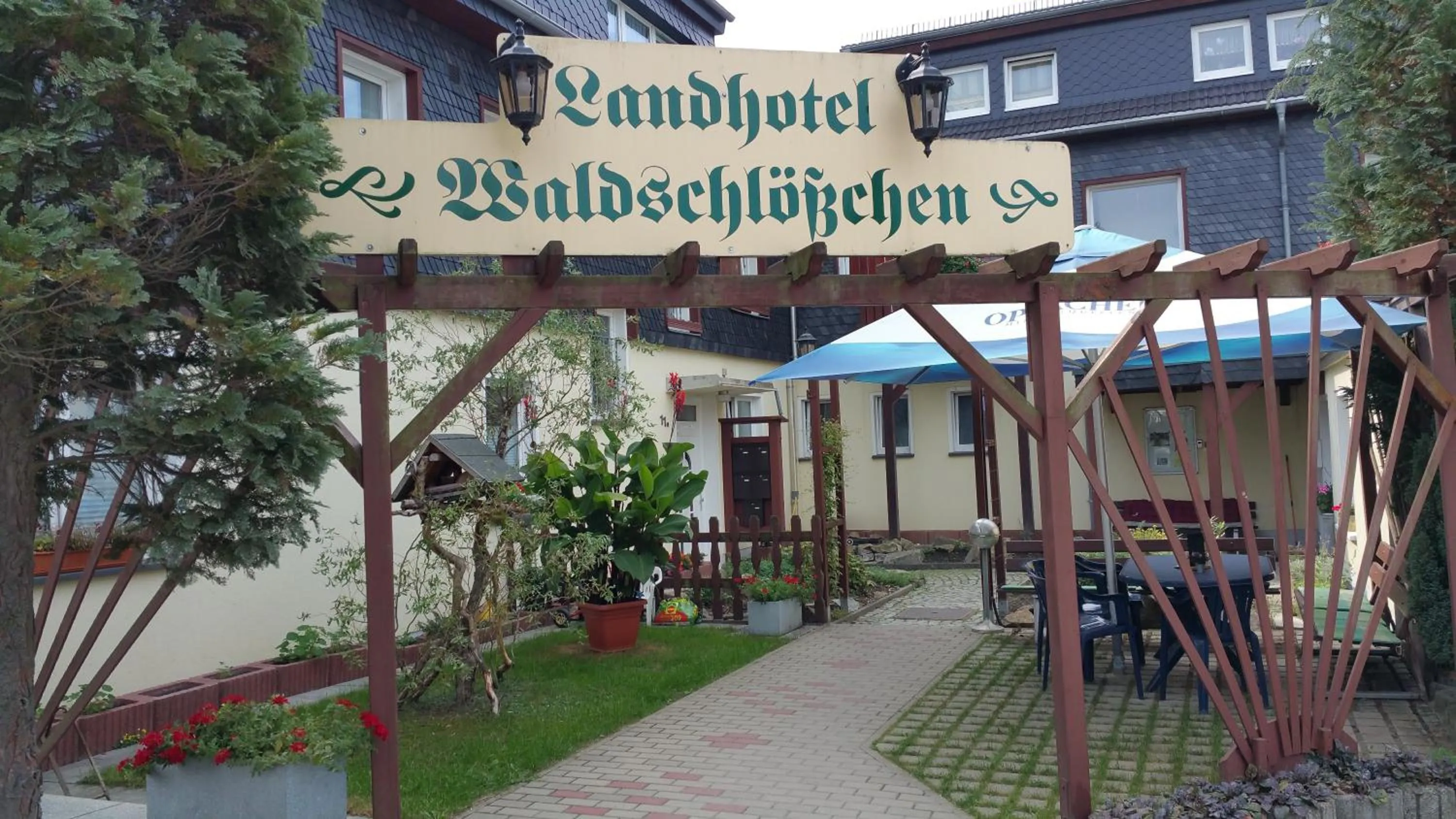 Patio in Landhotel Waldschlößchen mit Gaststube