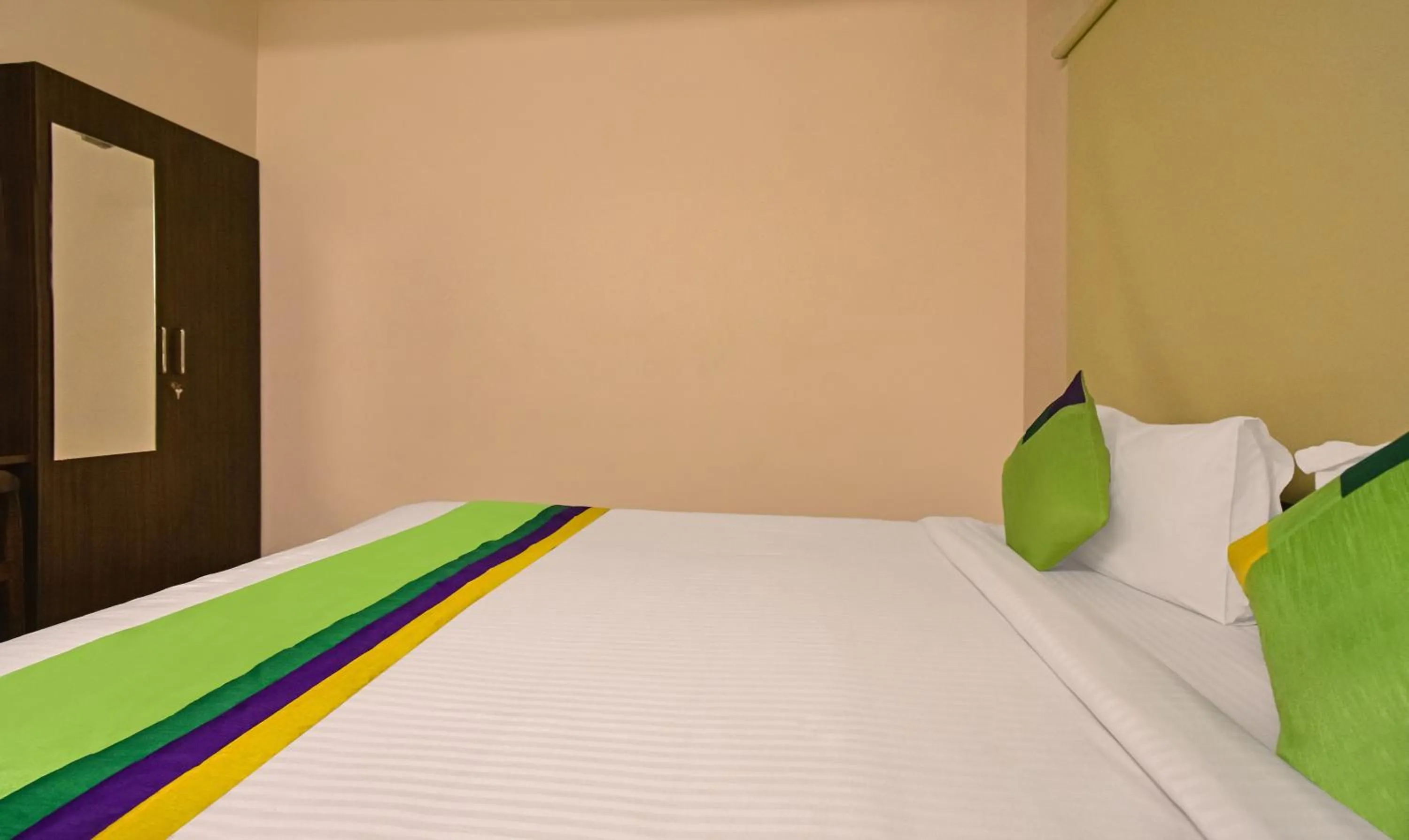 Bedroom, Bed in Treebo Samhaar Residency Thoraipakkam