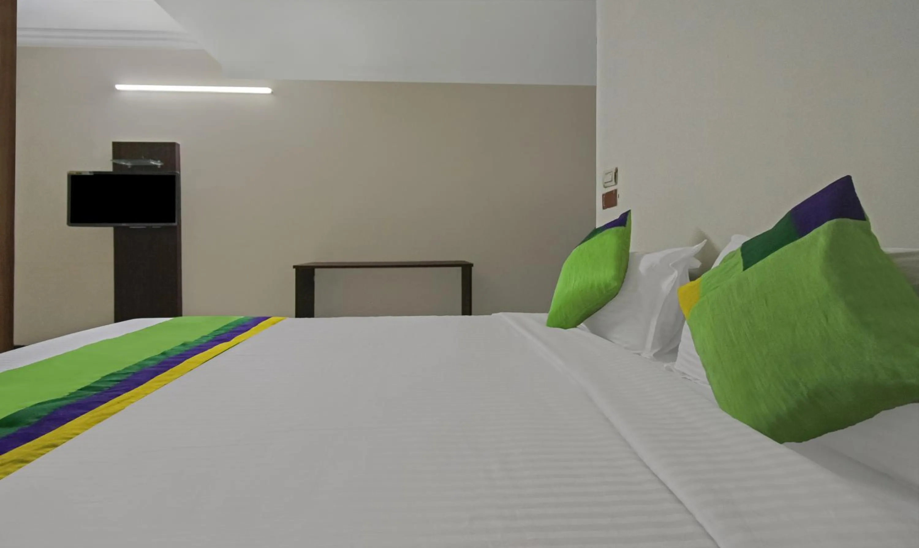 Bedroom, Bed in Treebo Samhaar Residency Thoraipakkam