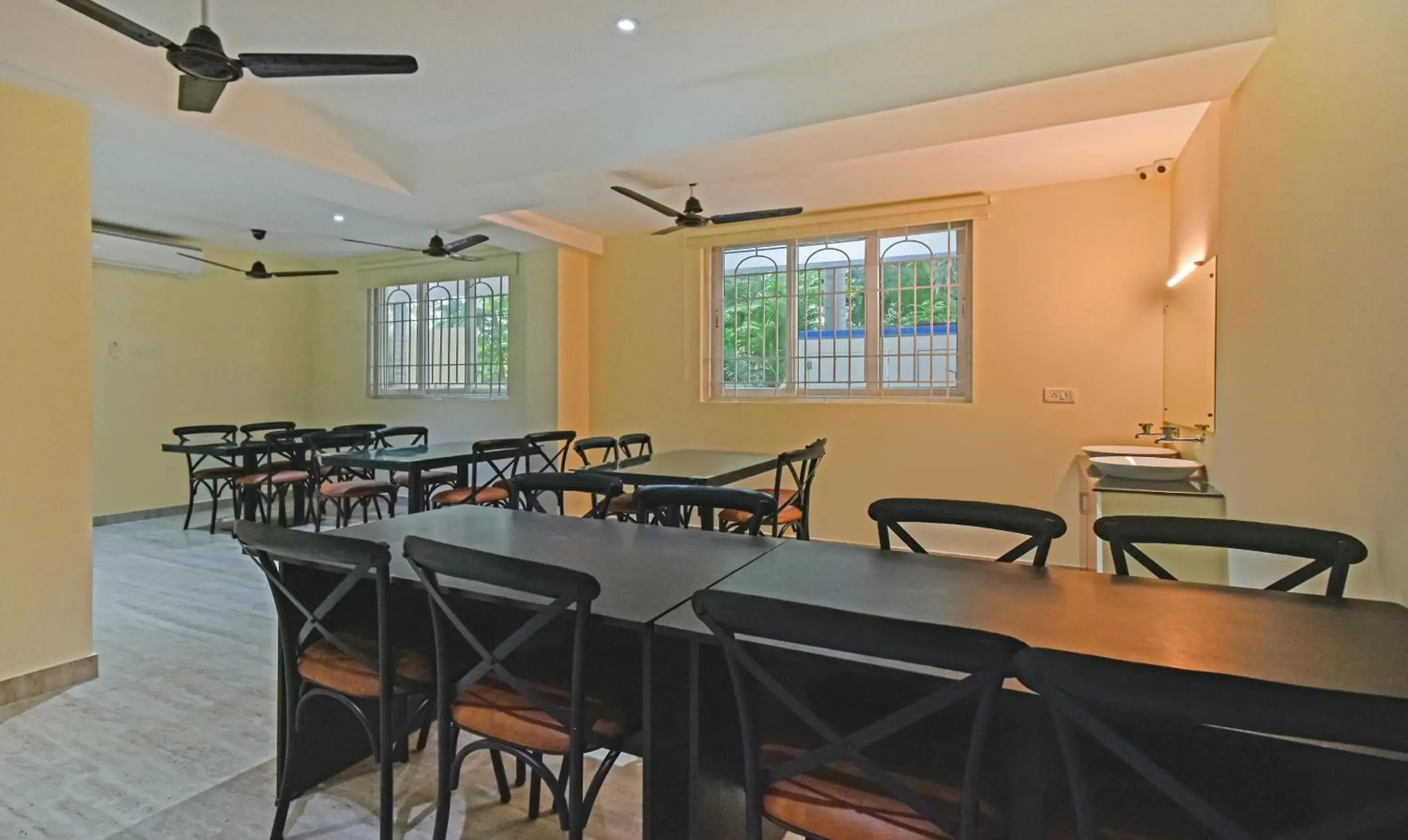 Restaurant/places to eat in Treebo Samhaar Residency Thoraipakkam Restaurant/places to eat in Treebo Samhaar Residency Thoraipakkam