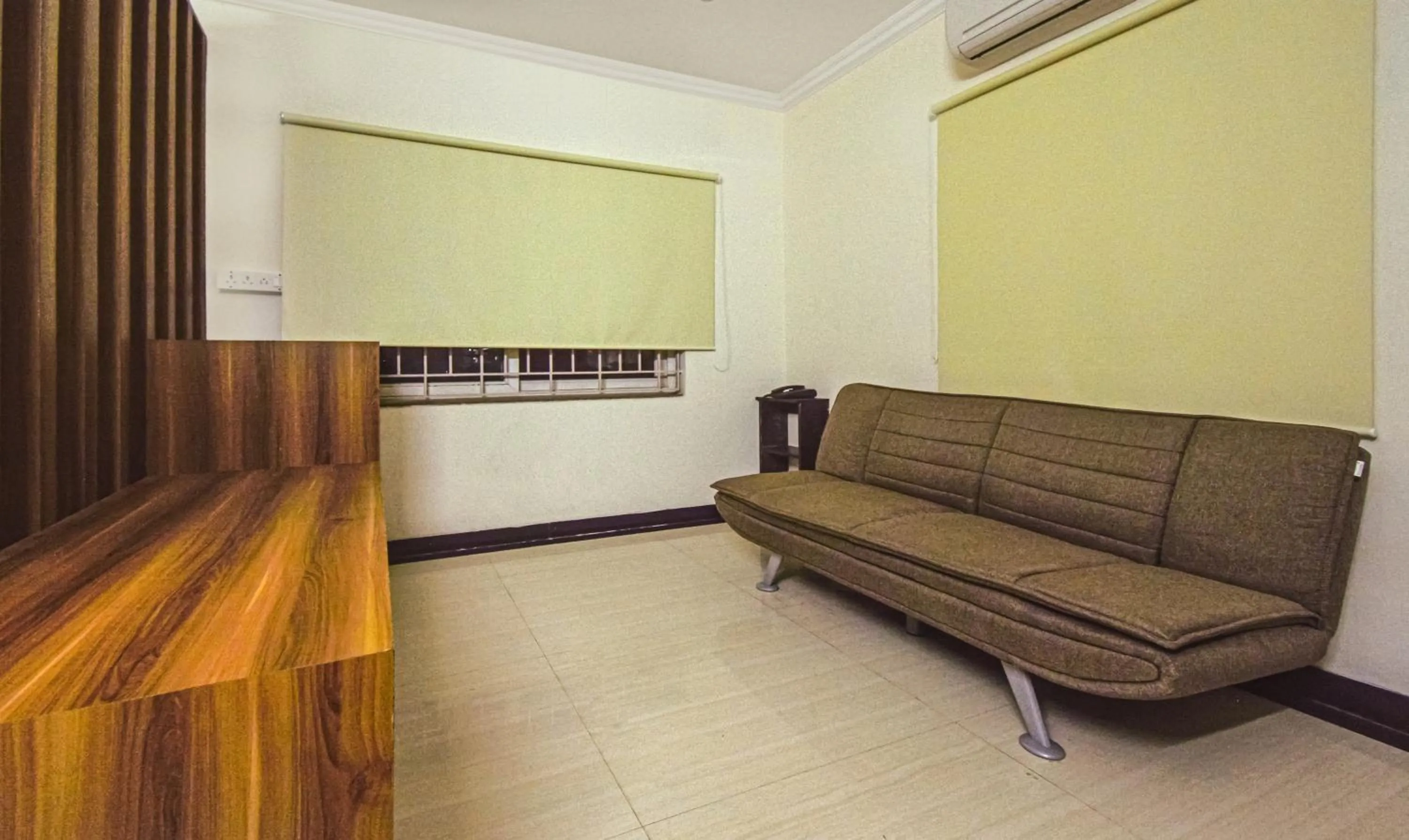 Seating area in Treebo Samhaar Residency Thoraipakkam