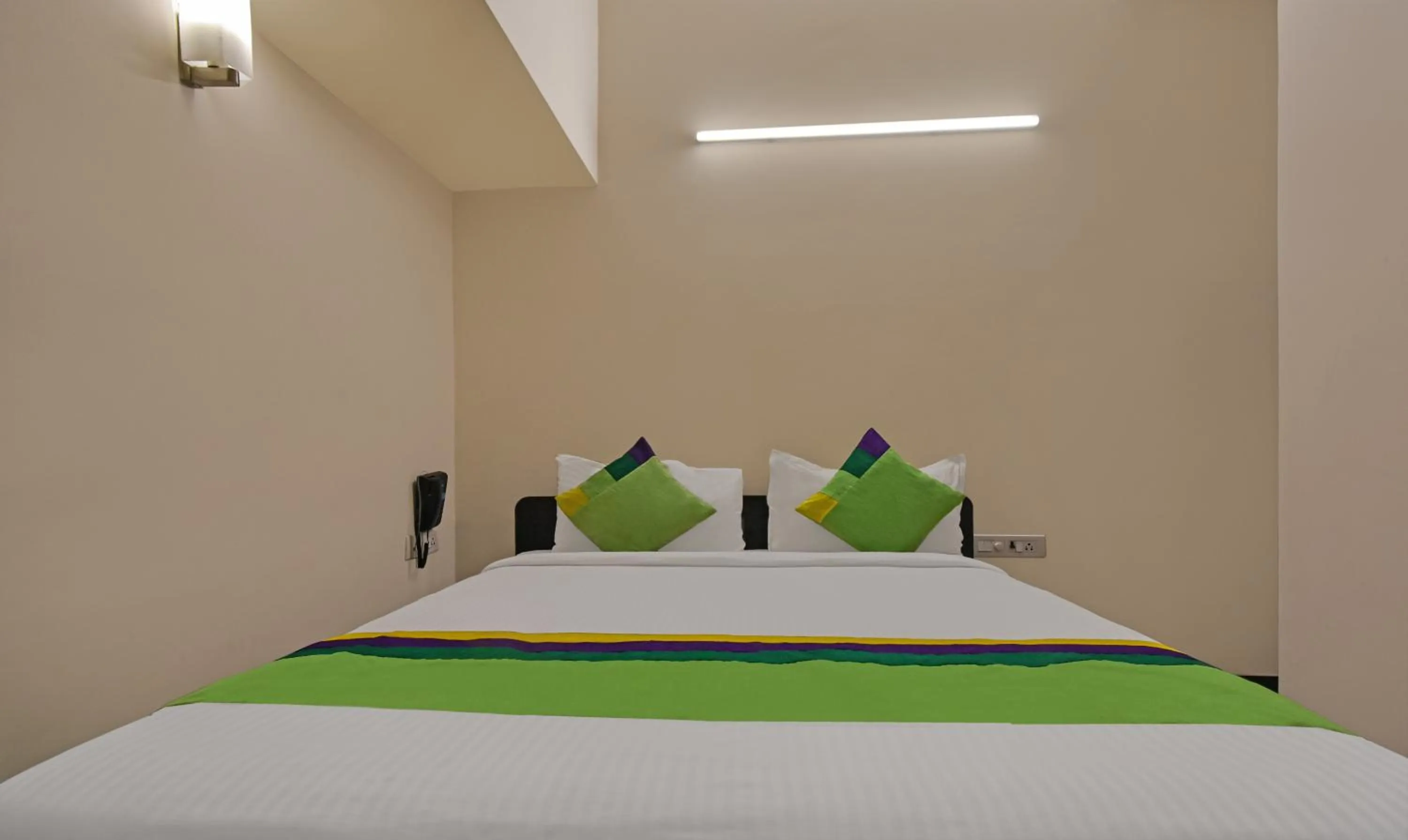 Bedroom, Bed in Treebo Samhaar Residency Thoraipakkam