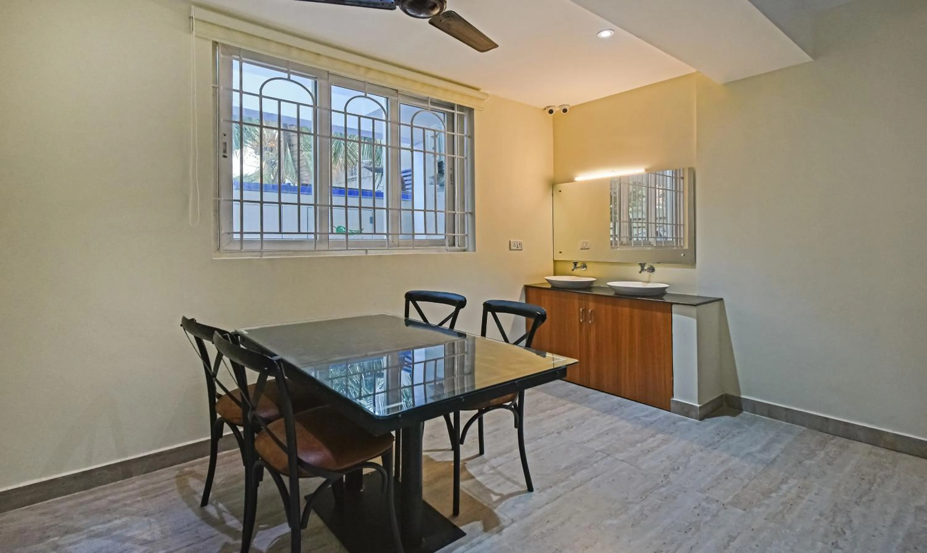 Dining area in Treebo Samhaar Residency Thoraipakkam