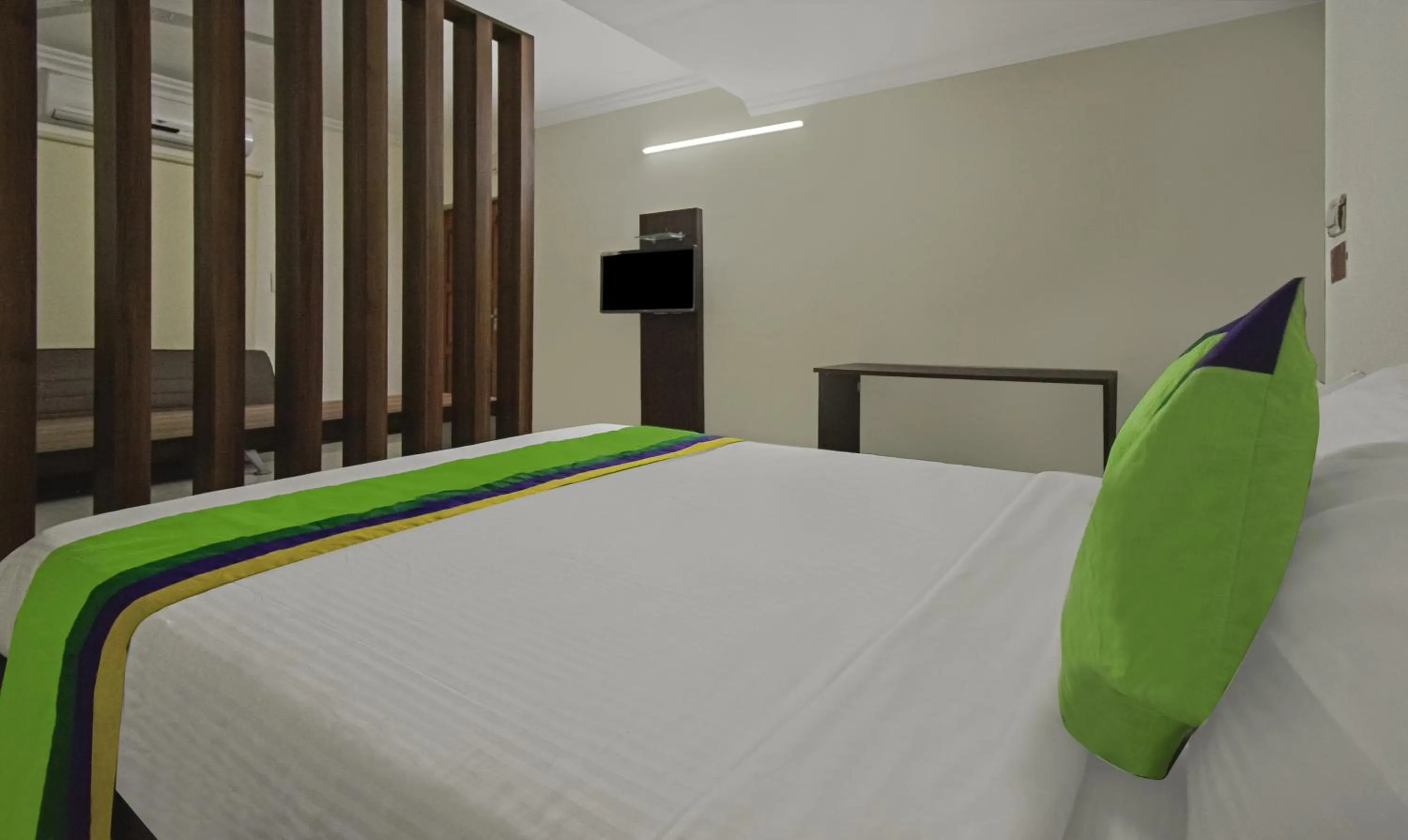 Bedroom, Bed in Treebo Samhaar Residency Thoraipakkam