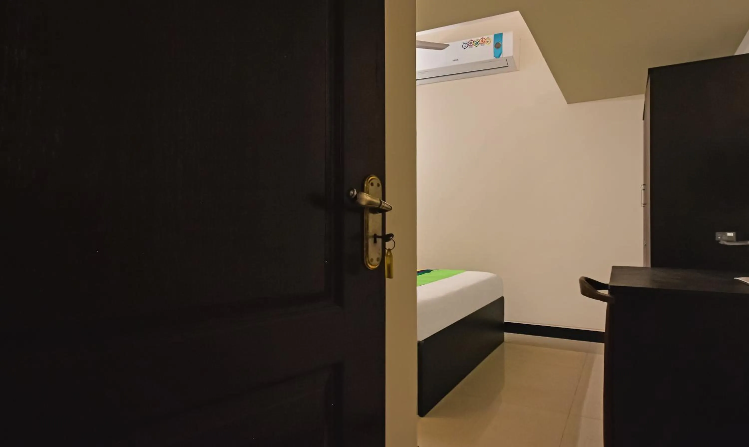 Bedroom in Treebo Samhaar Residency Thoraipakkam