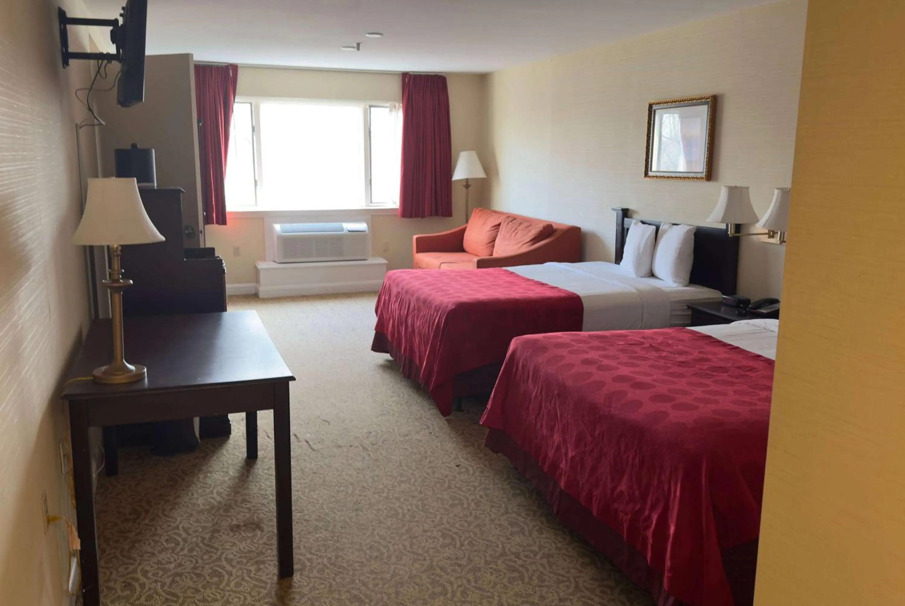 Photo of the whole room, Bed in Ramada by Wyndham Seekonk Providence Area