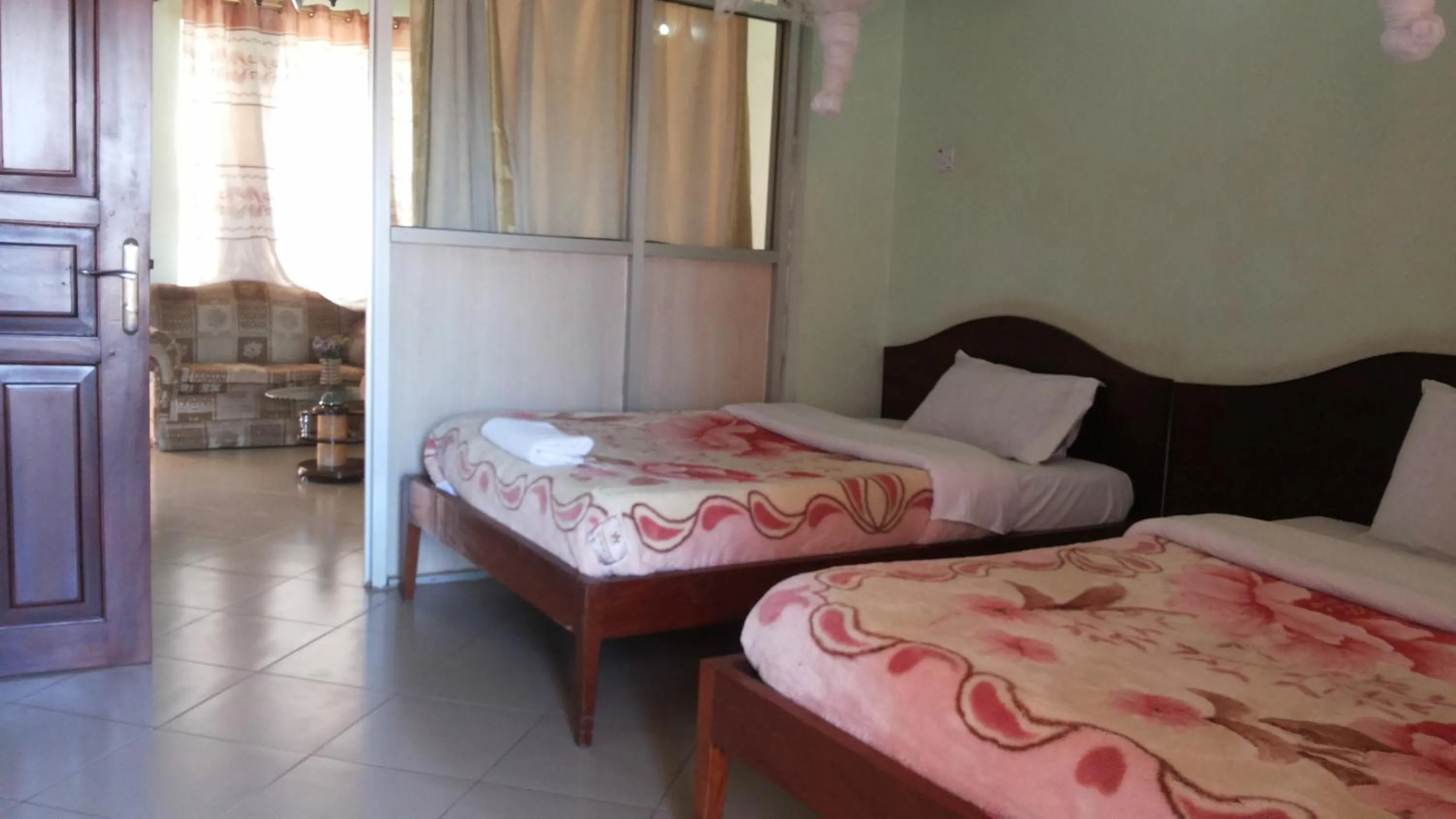 Photo of the whole room in DaysInn Hotel