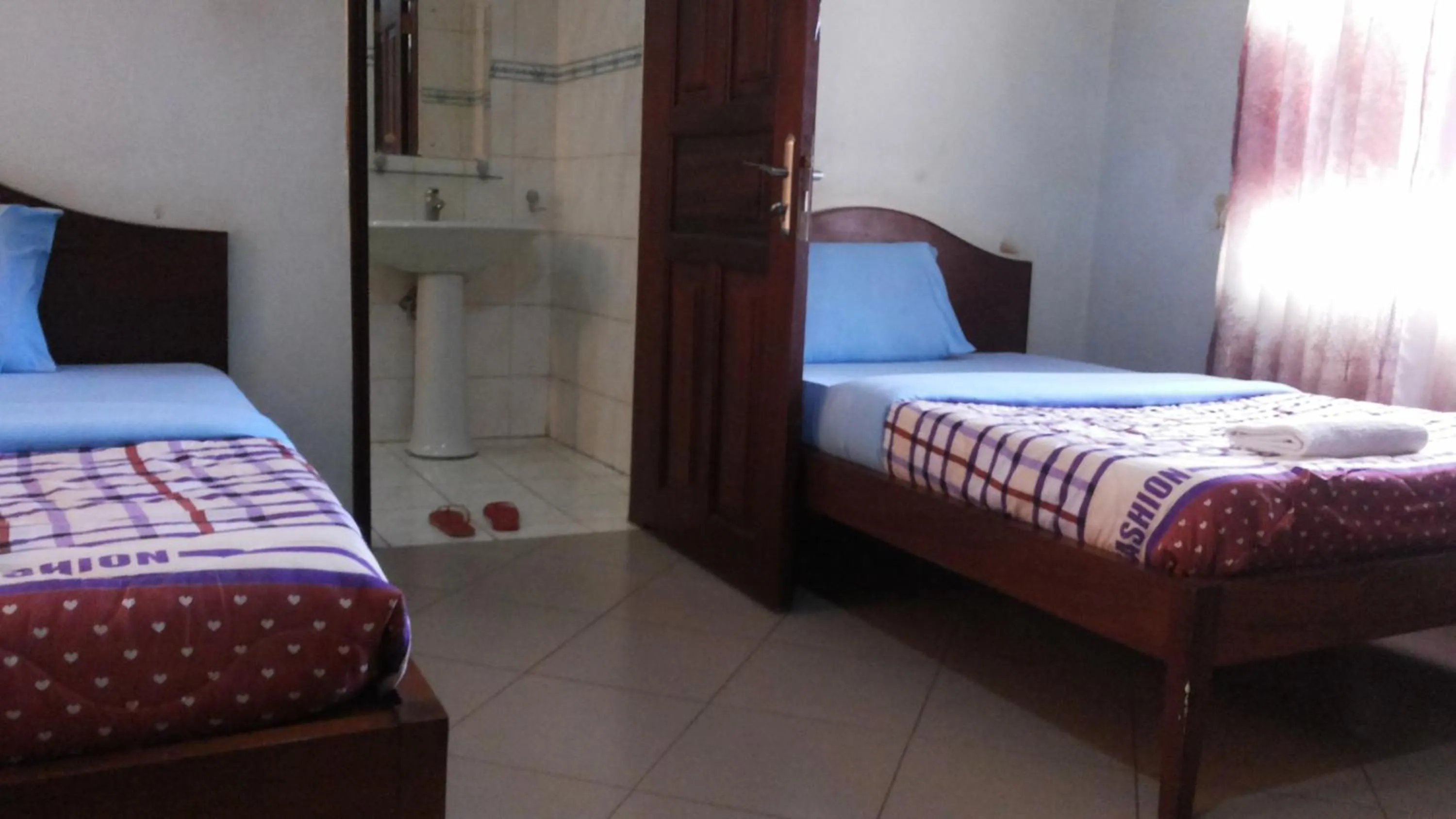 Photo of the whole room in DaysInn Hotel